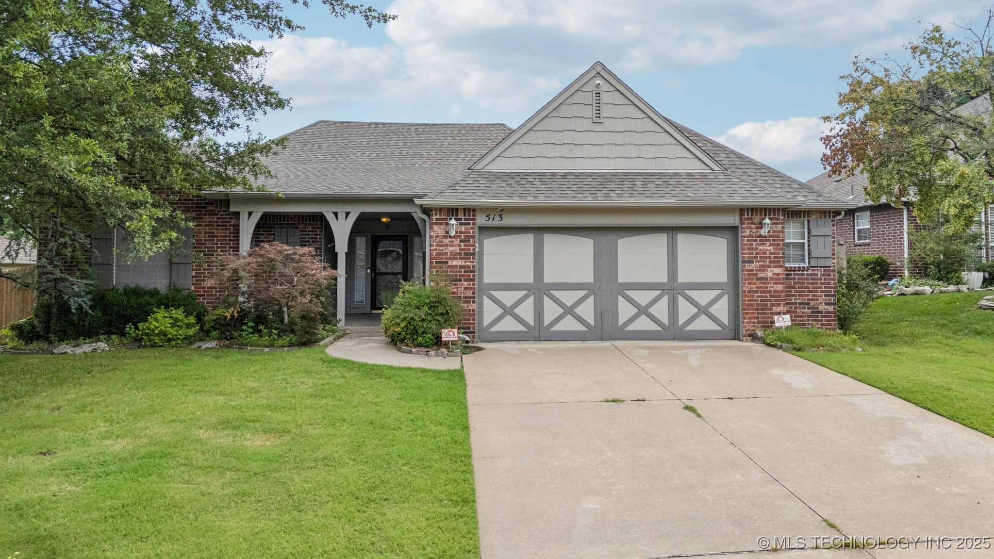 513 S 63rd Place S Property Photo 1