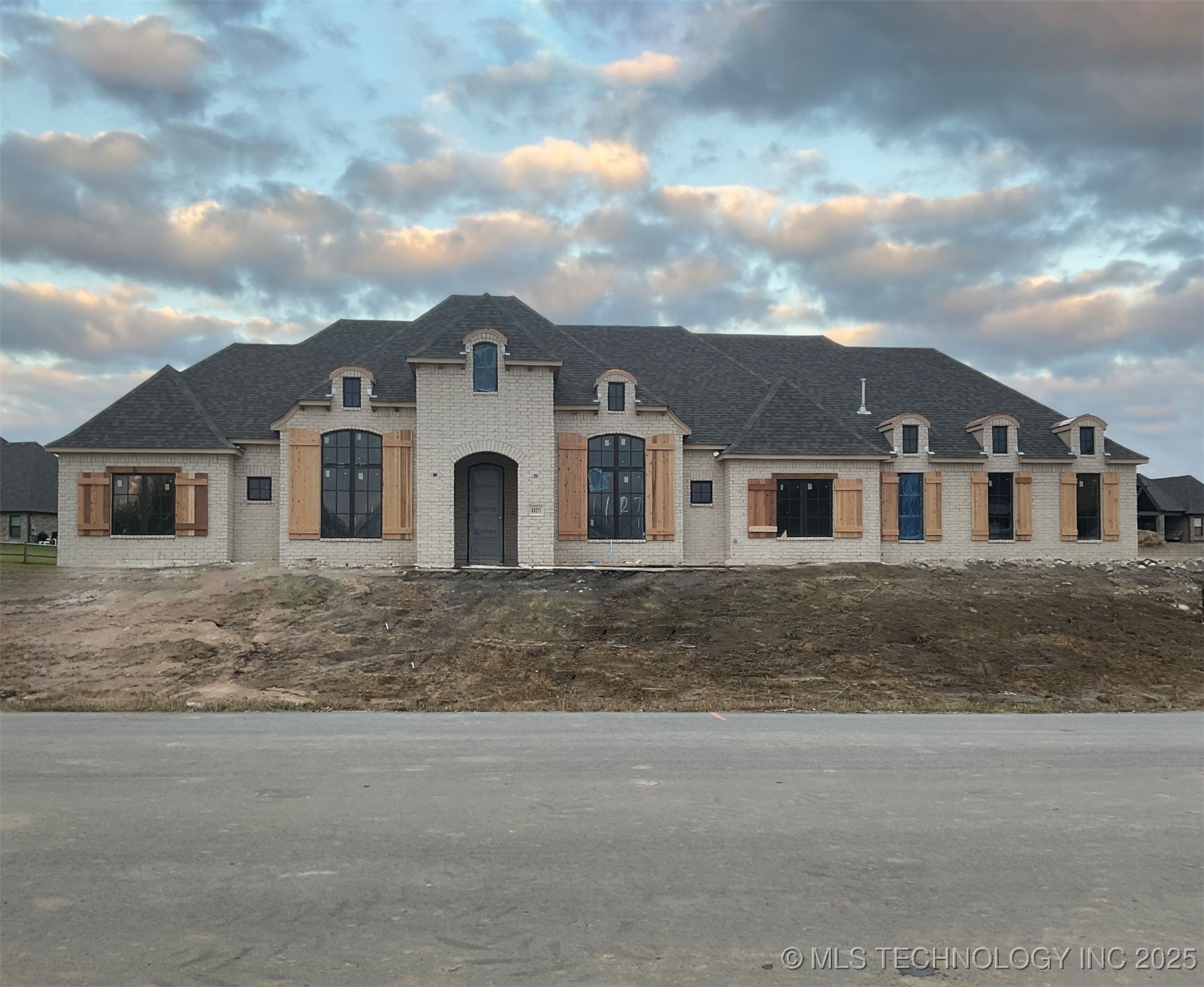 11271 S 220th East Avenue Property Photo 1