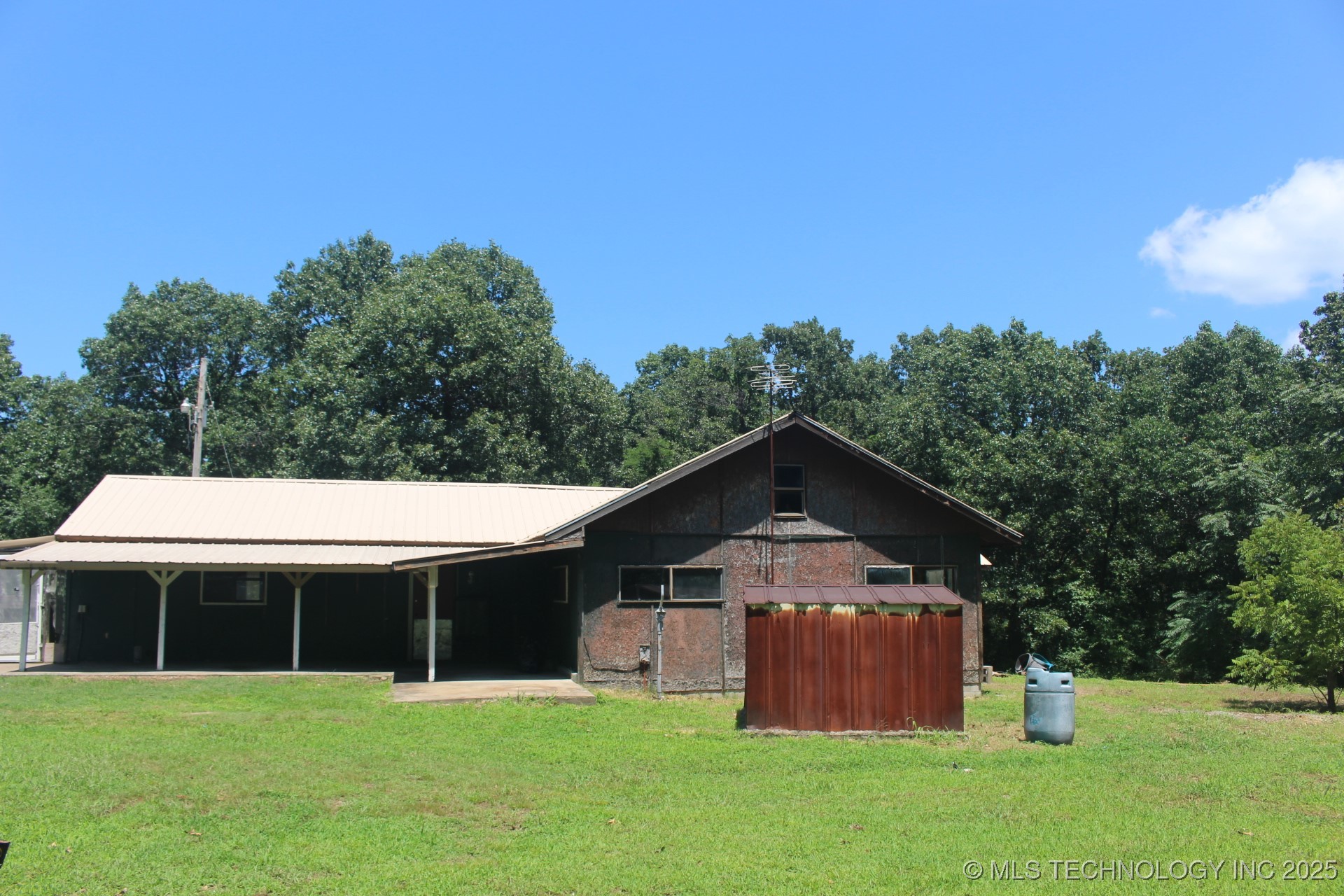 5580 E 610 Road Property Photo 1
