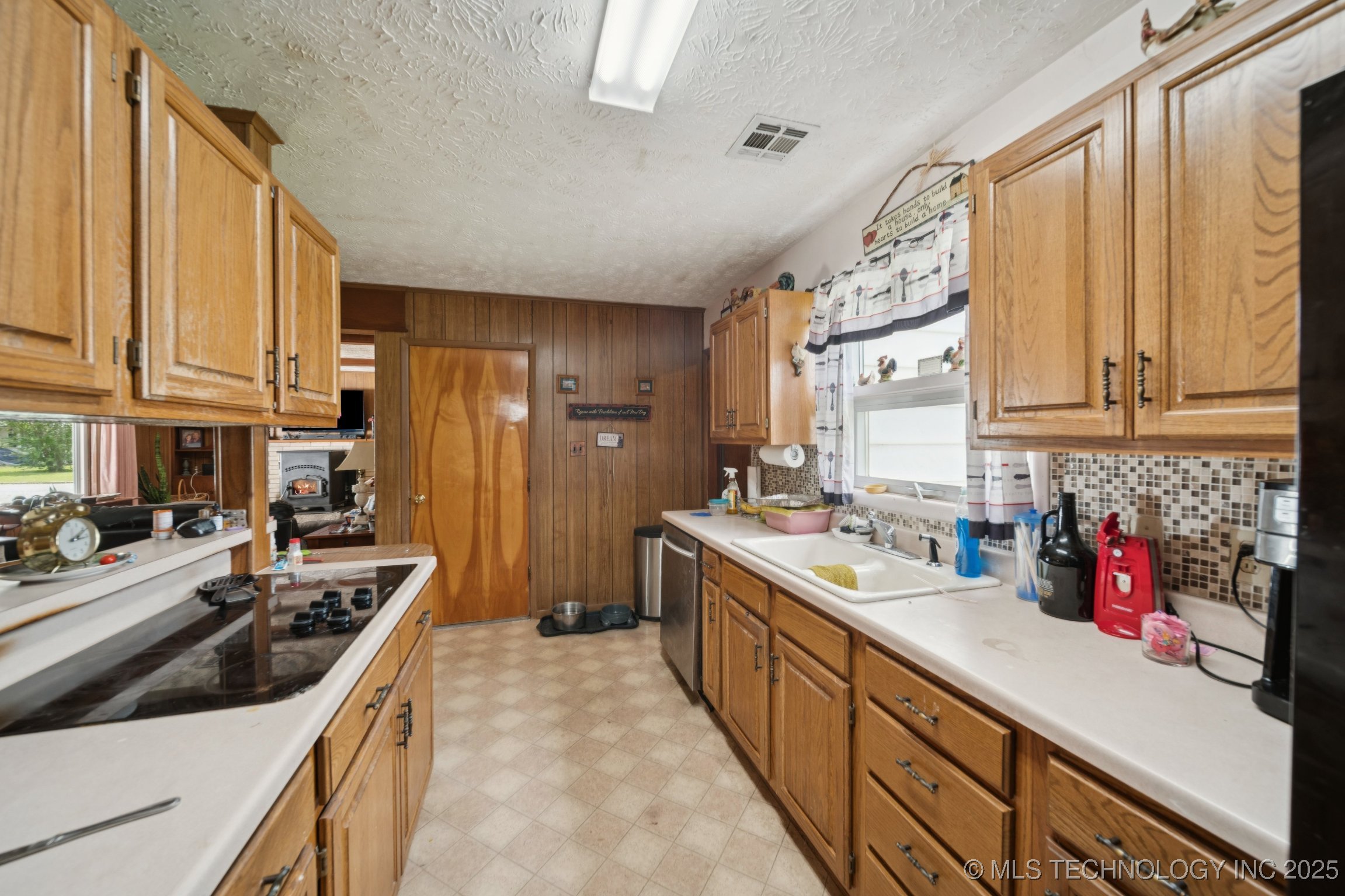 1222 N Cherrington Avenue Property Photo 10