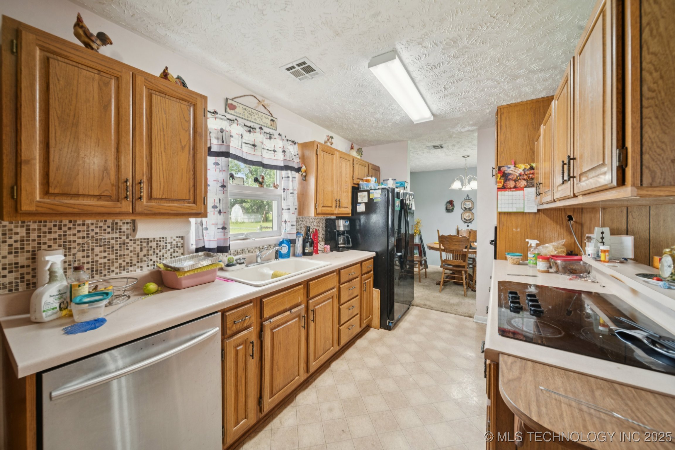 1222 N Cherrington Avenue Property Photo 11