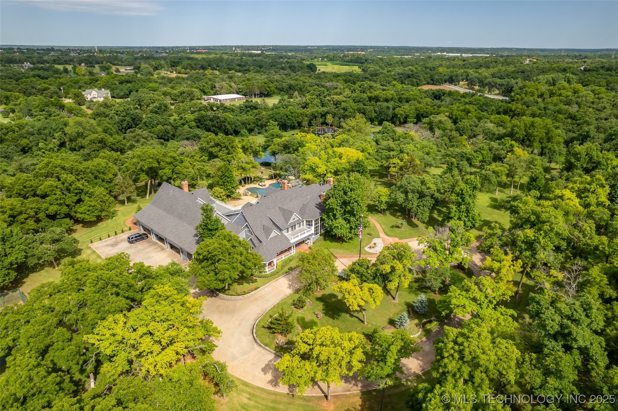 2701 Twin Creek Drive Property Photo