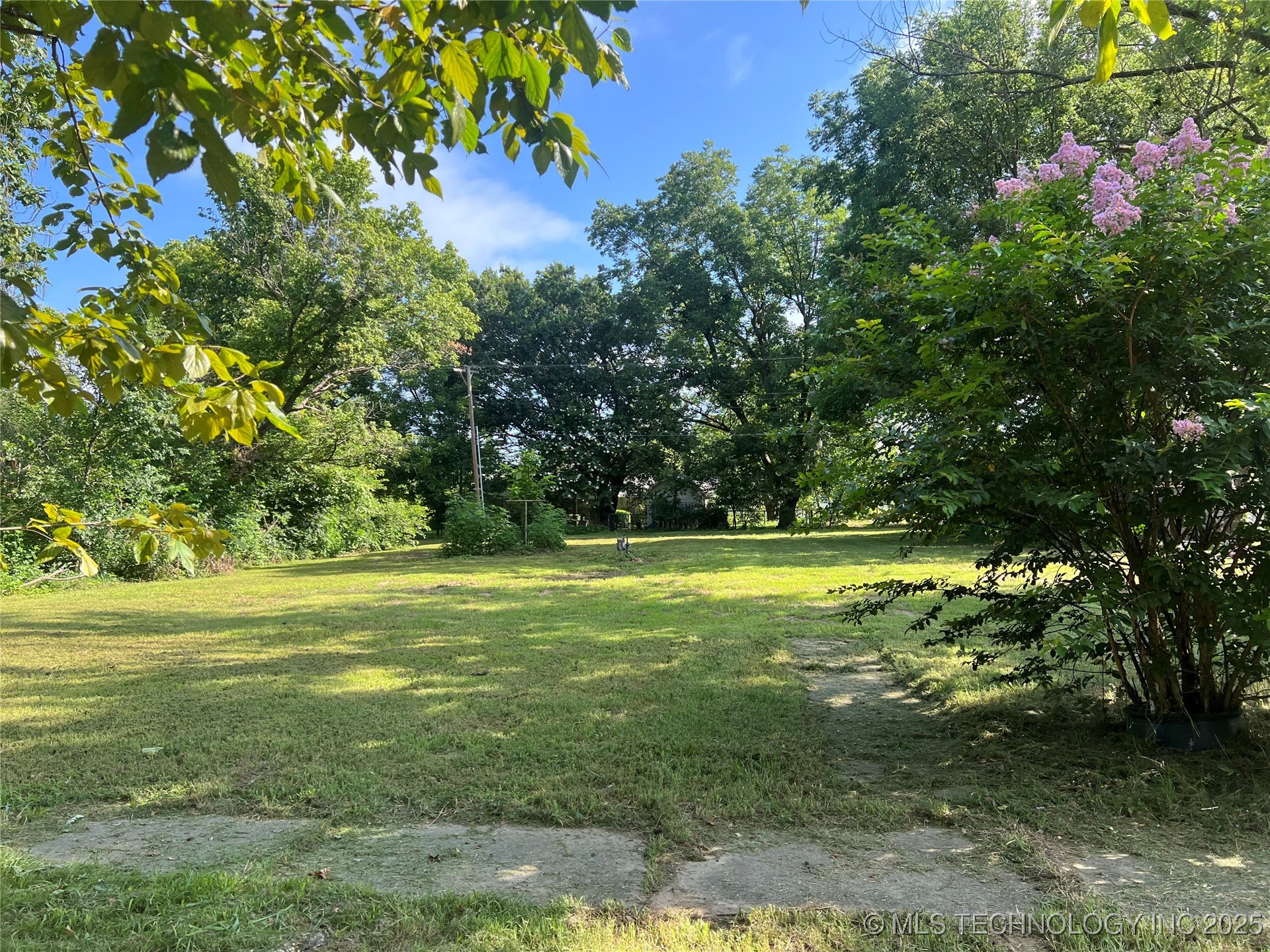 704 E Broadway Property Photo 1