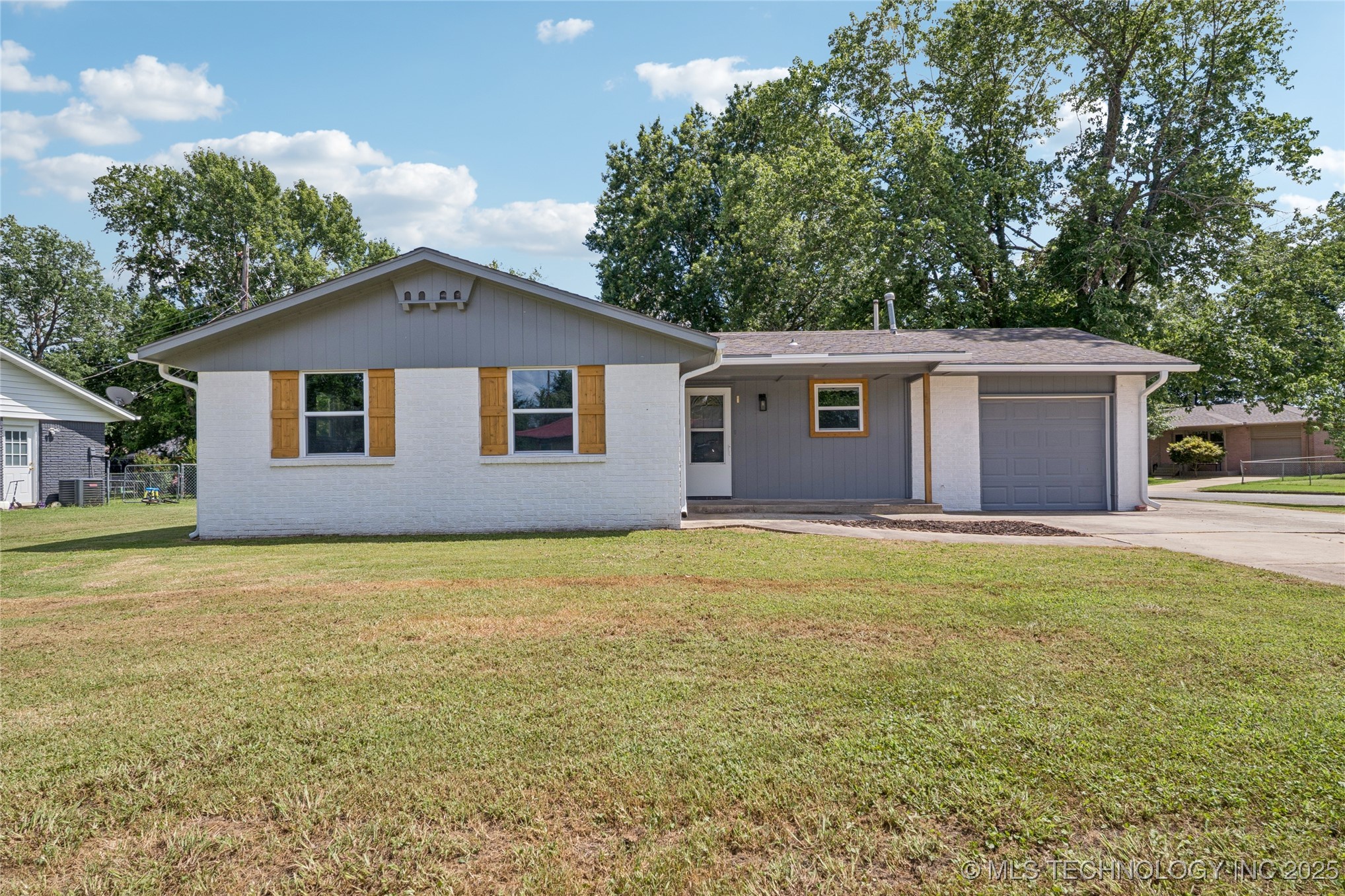 16524 E 2nd Street Property Image