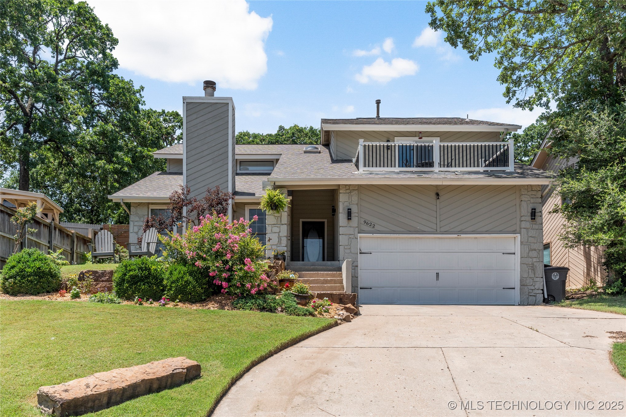 9622 S Maplewood Avenue Property Photo 1