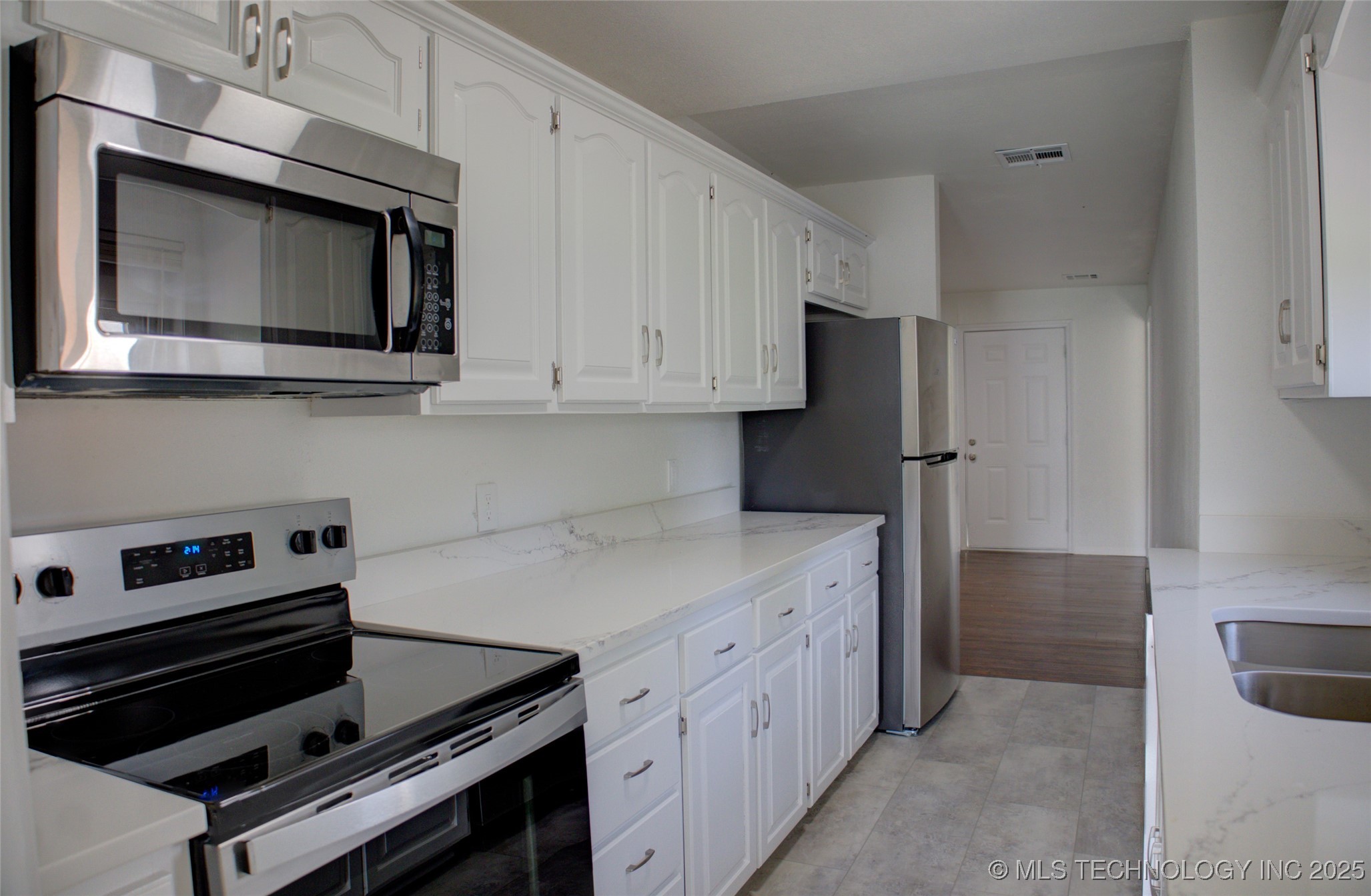 1008 N Grant Avenue Property Photo 3