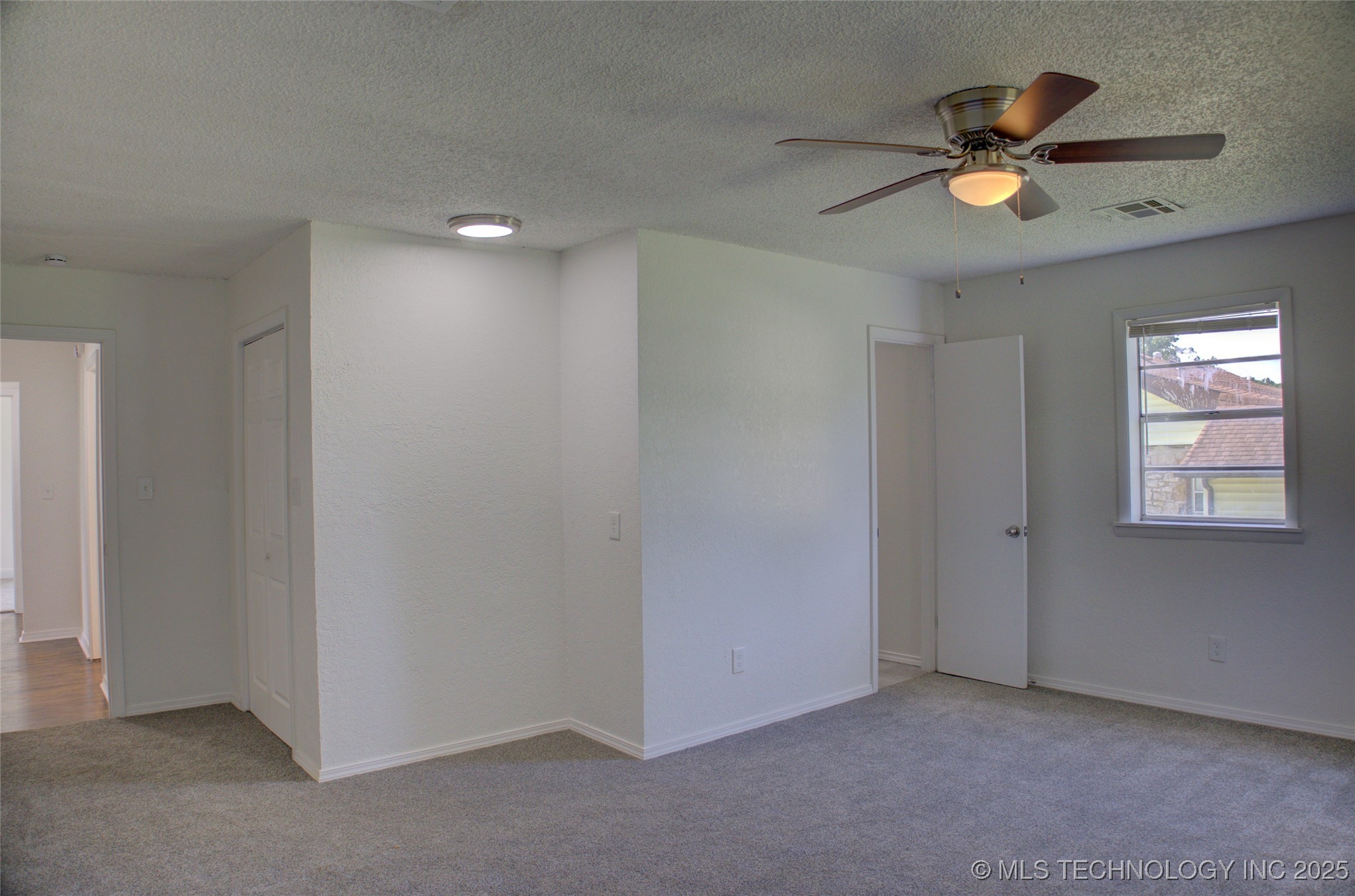 1008 N Grant Avenue Property Photo 4