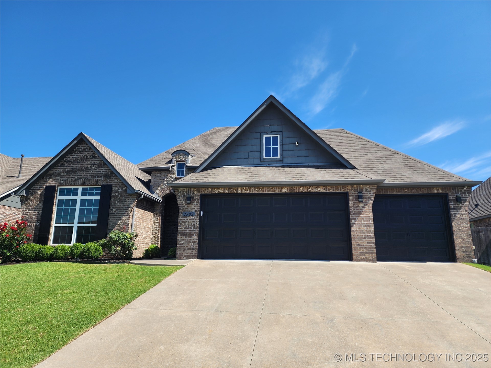 1506 E Roanoke Place Property Photo 1