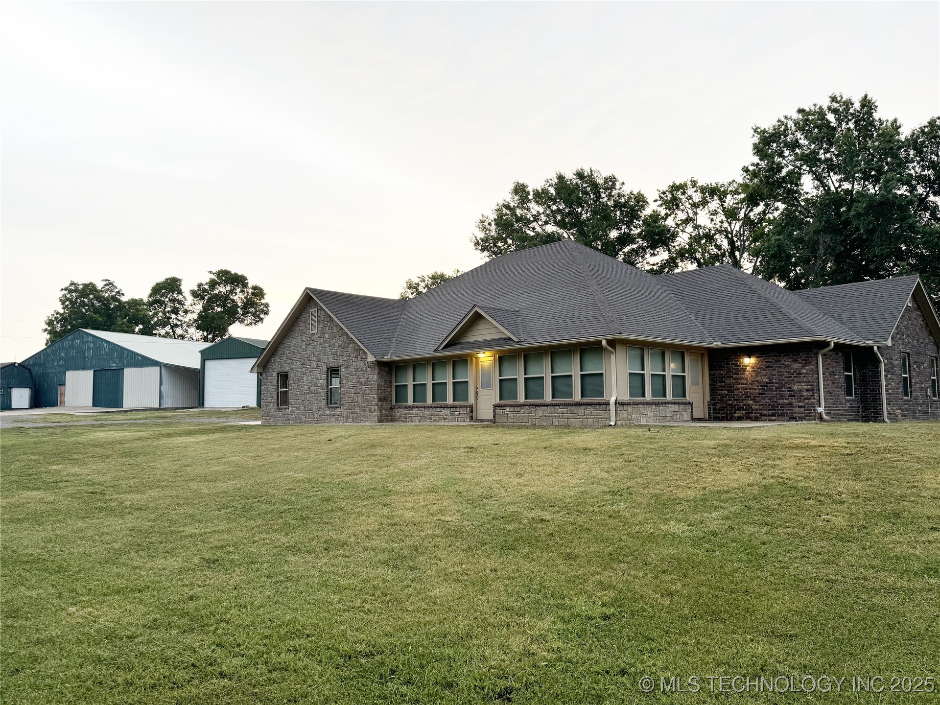 22465 E 680 Road Property Photo 1