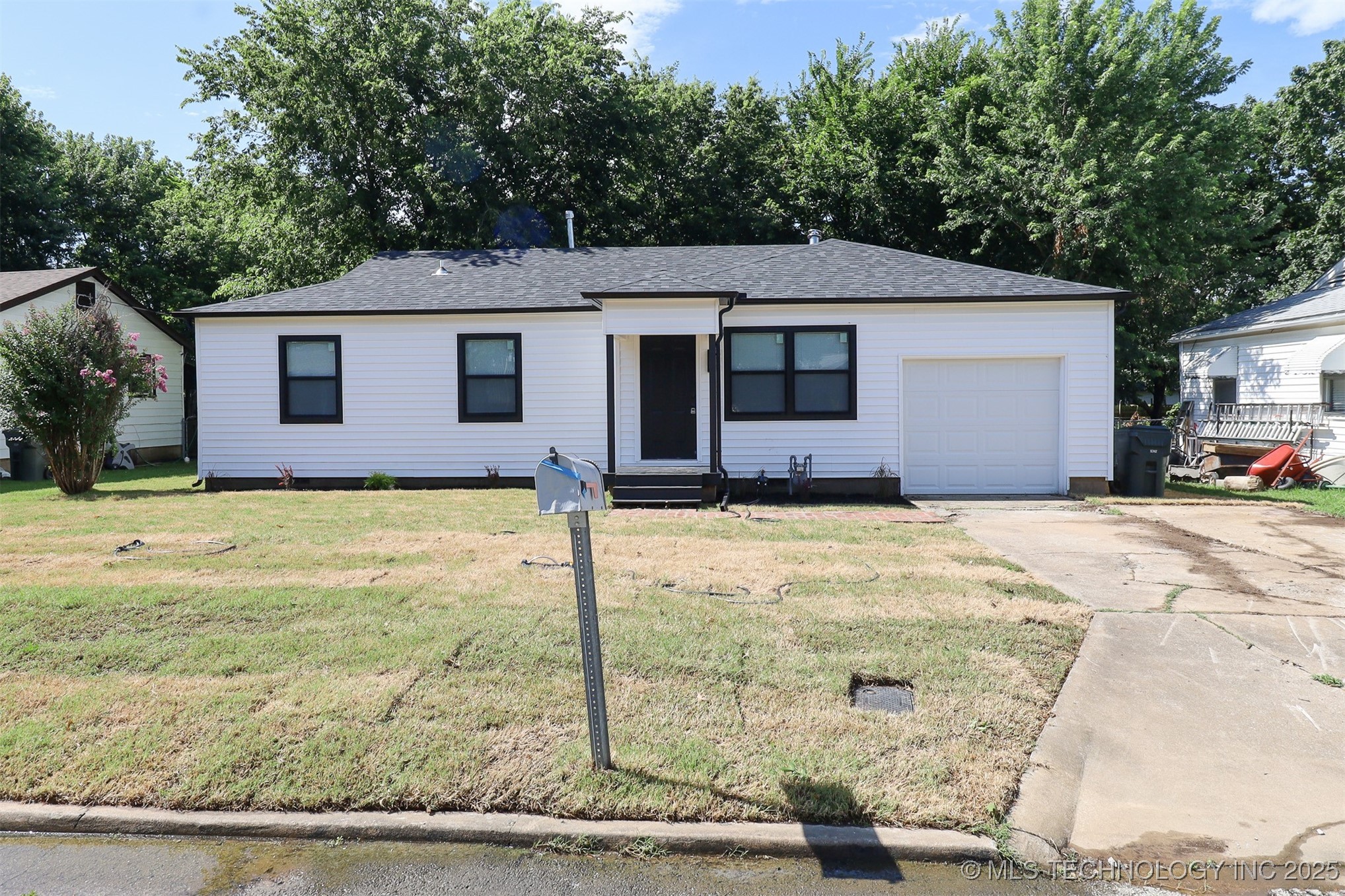 209 E Falletti Avenue Property Photo 1