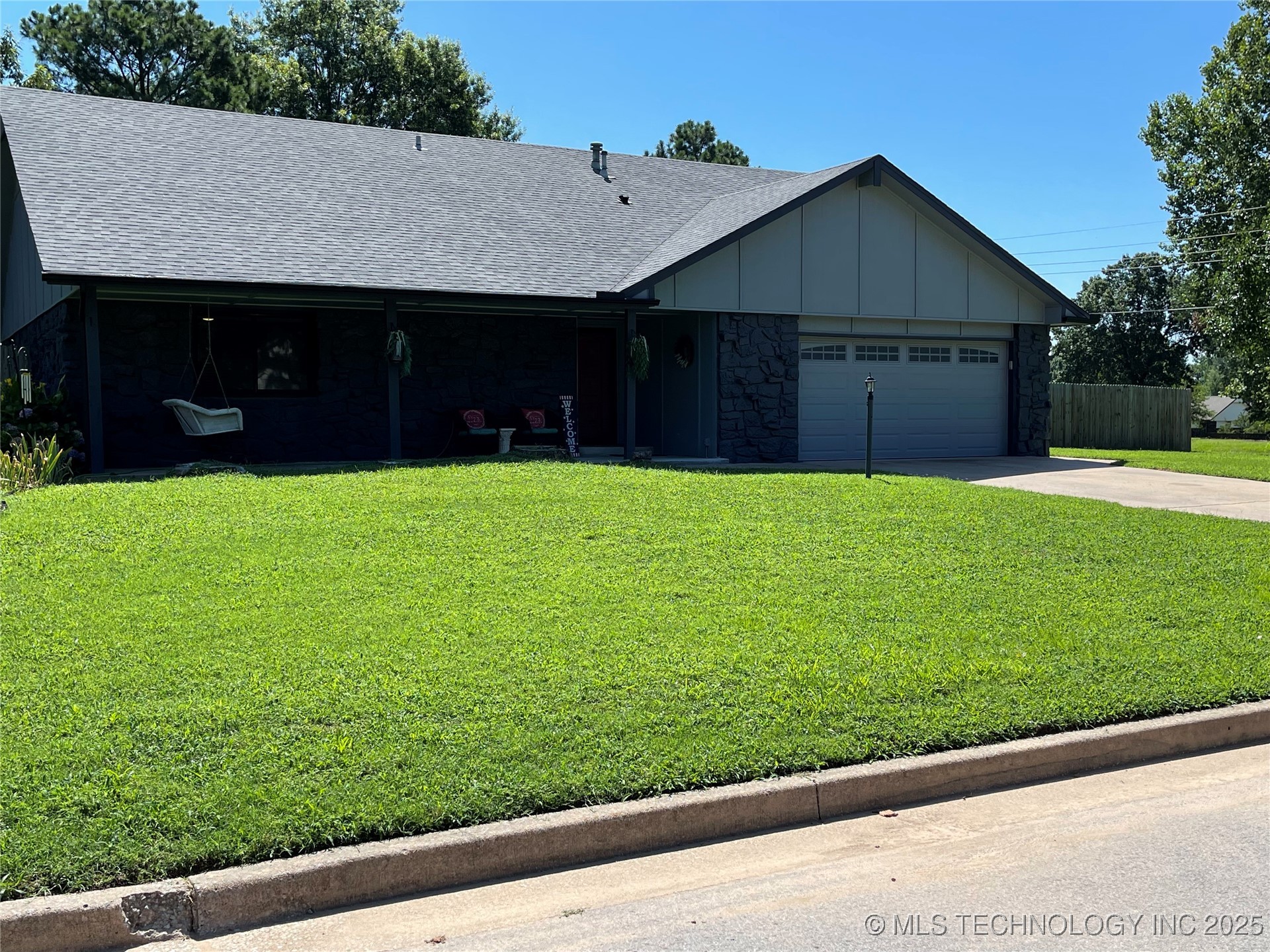 8213 S Ash Avenue Property Photo 1