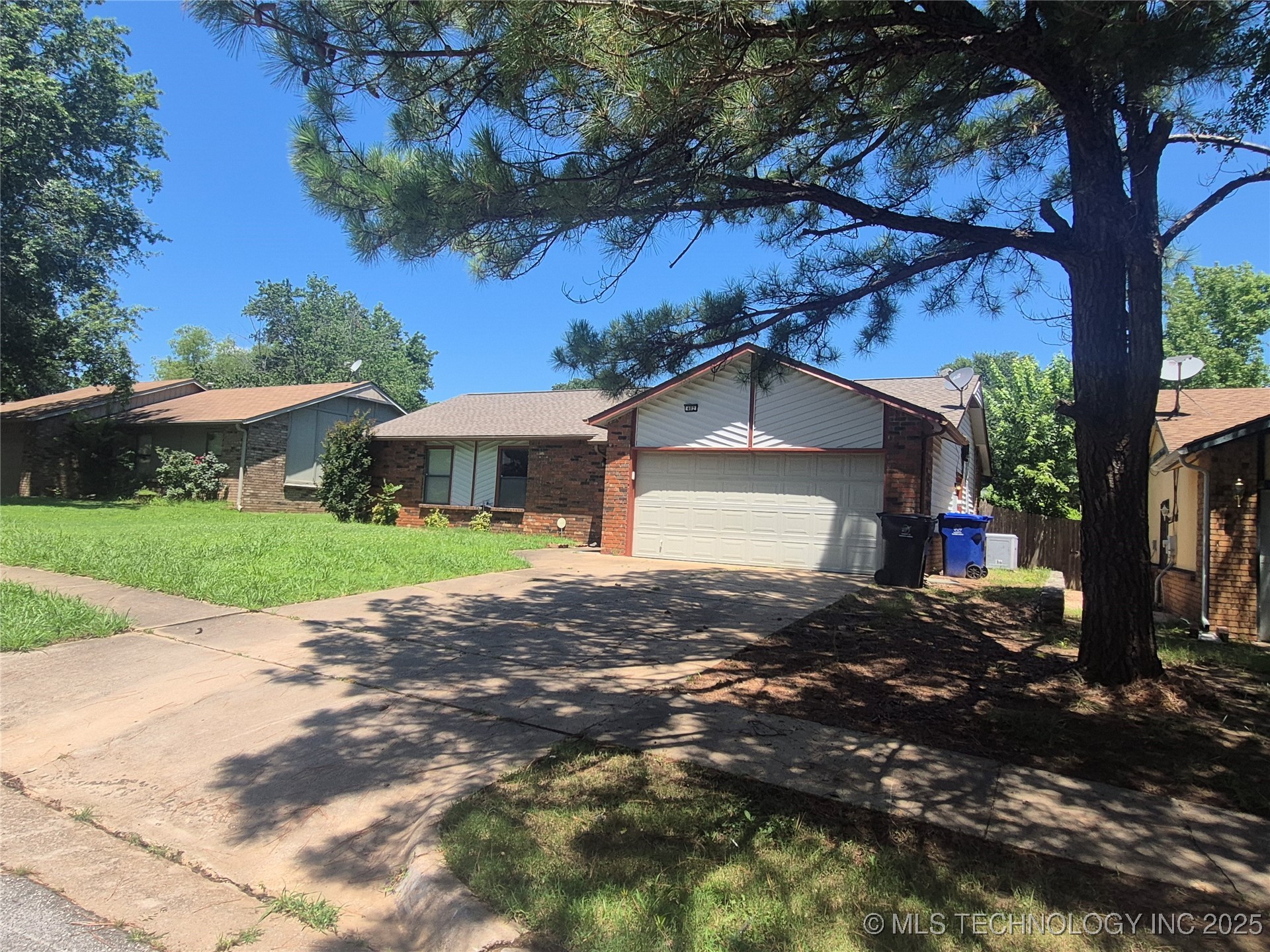 402 E Waco Place Property Photo 1
