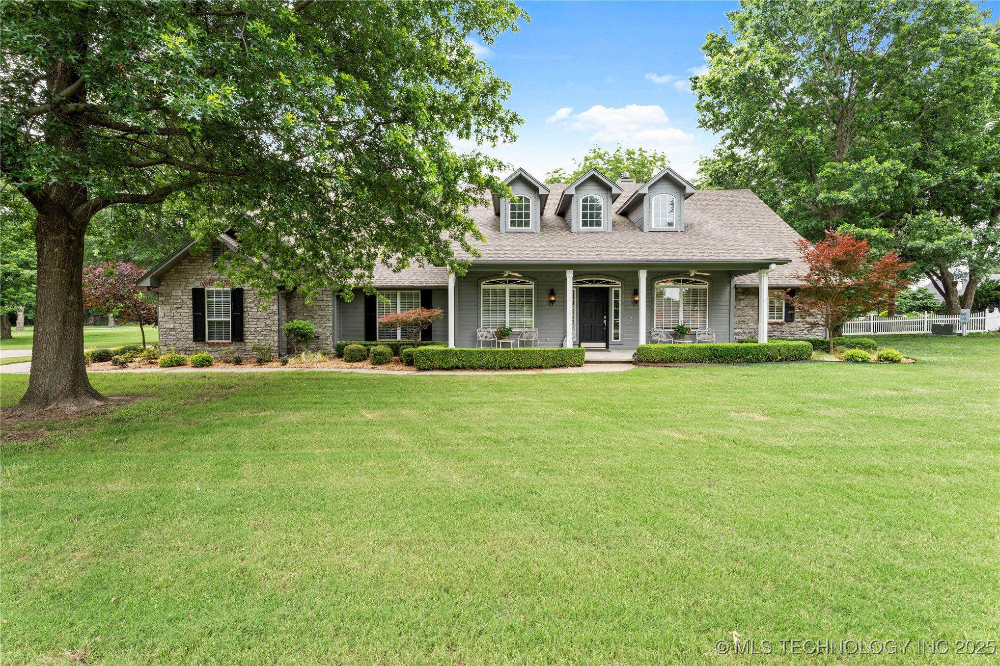 5070 Lake Breeze Road Property Photo 1
