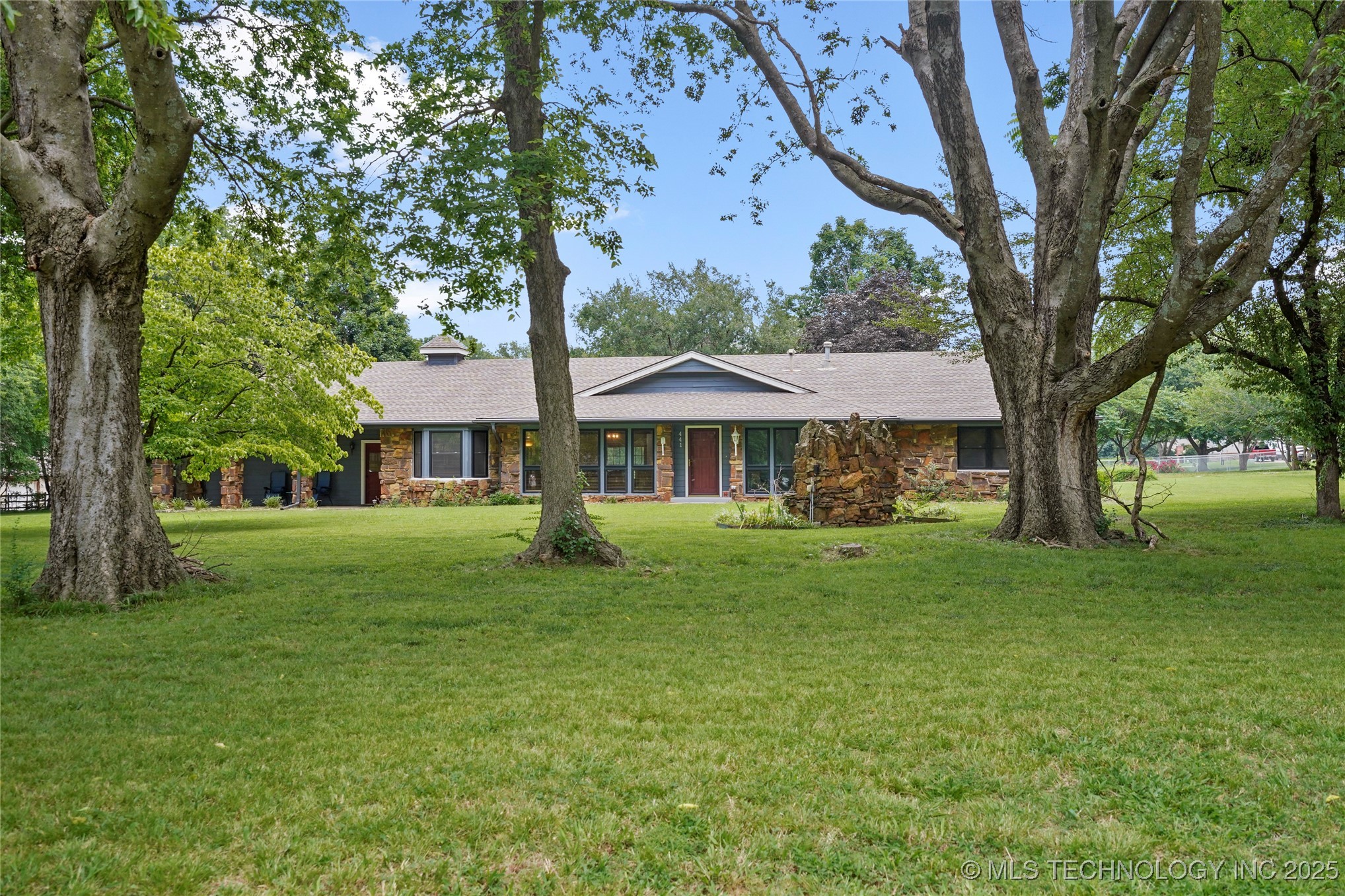 441 Timbercrest Road Property Photo 1