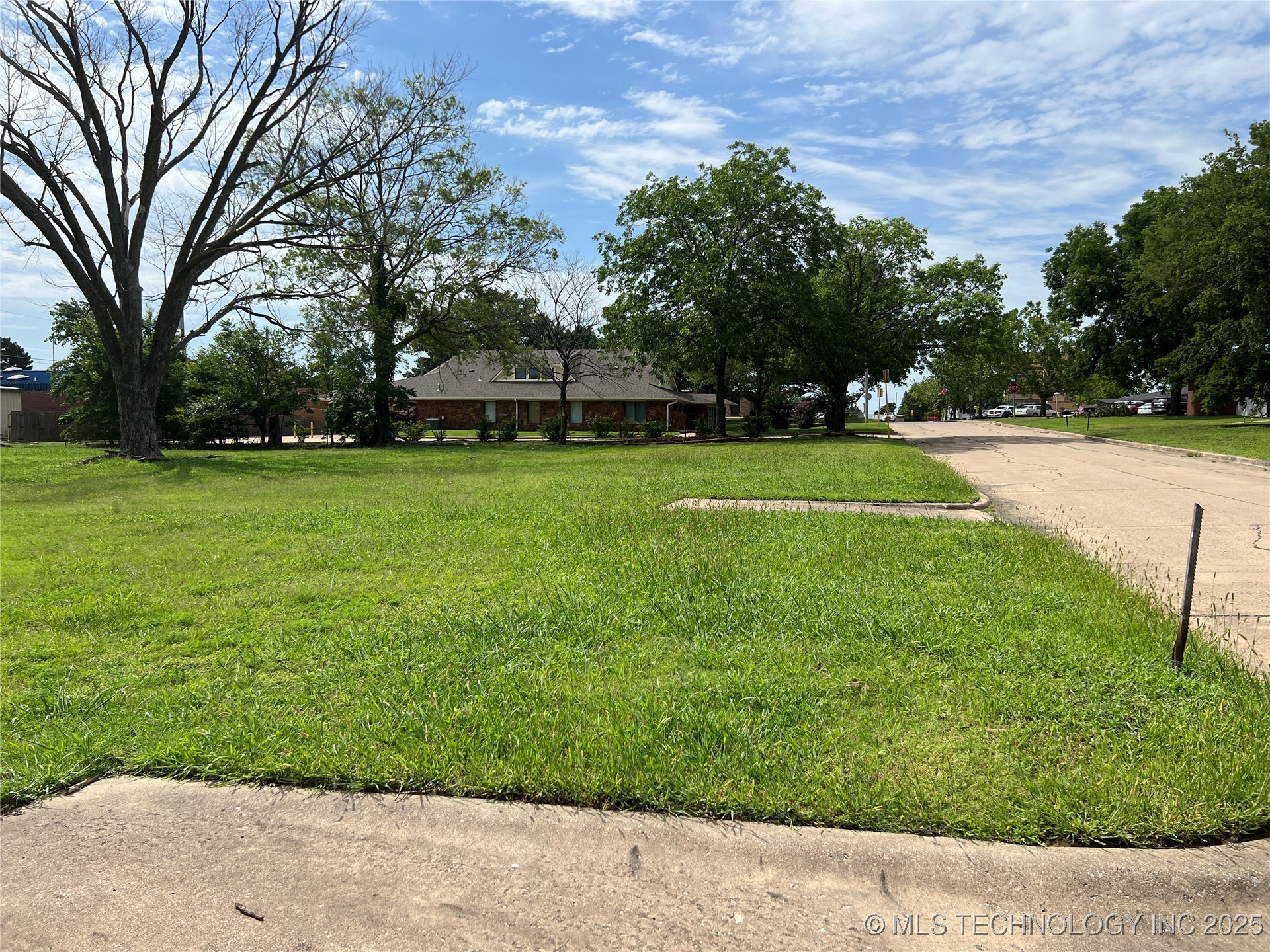 136 Debell Property Photo