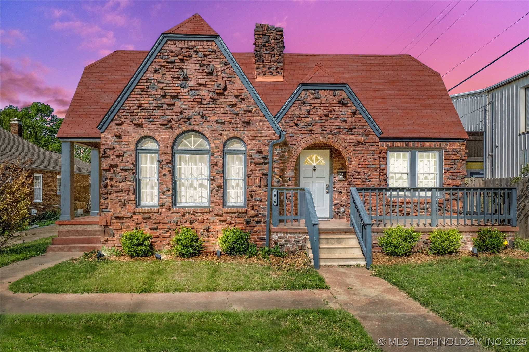 1510 S College Avenue Property Photo 1