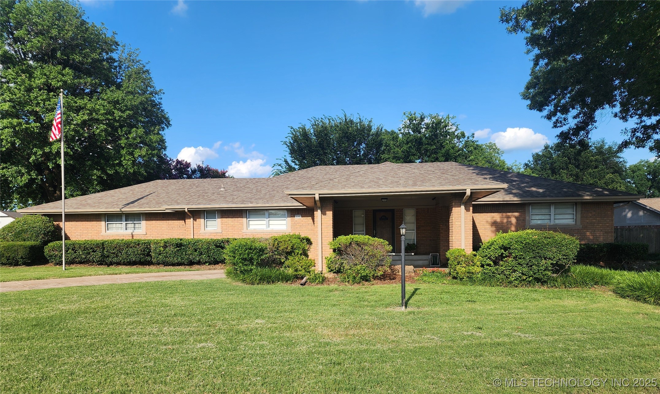 800 Millwood Road Property Photo 1