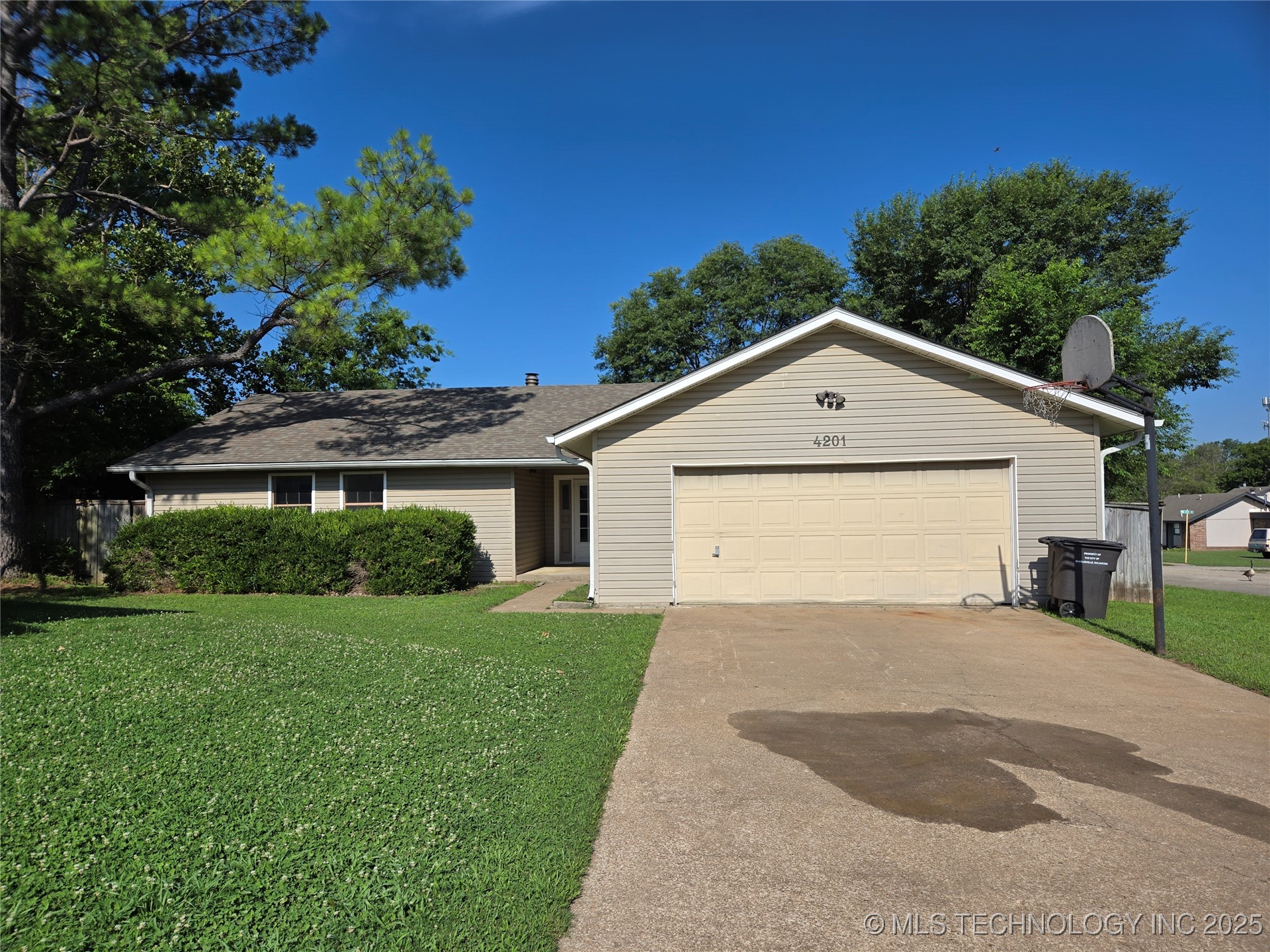 4201 Southport Drive Property Photo 1