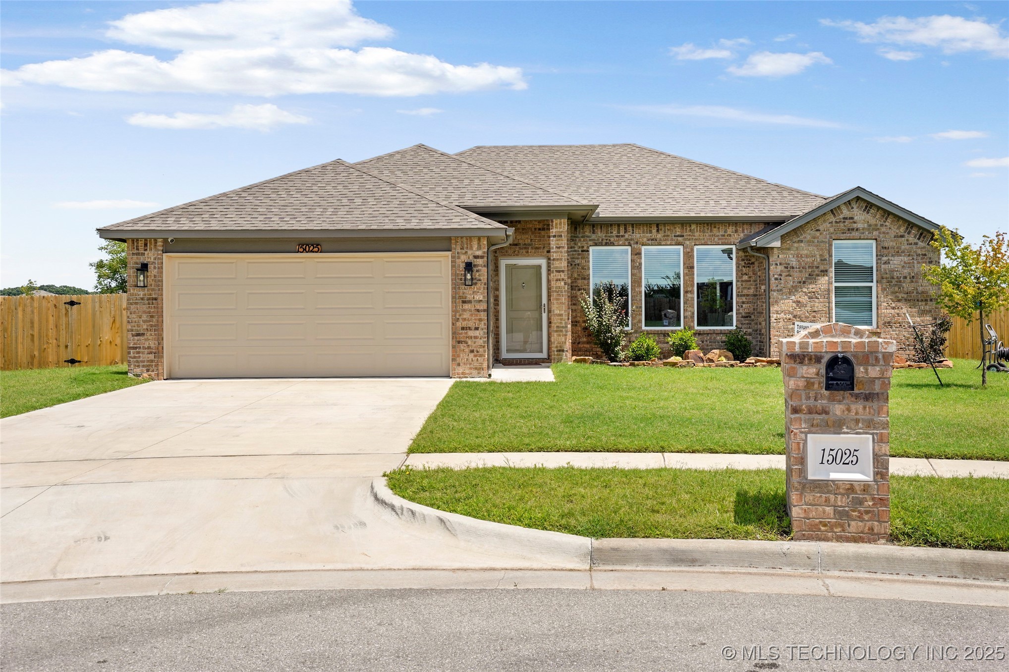 15025 S Oak Street Property Image