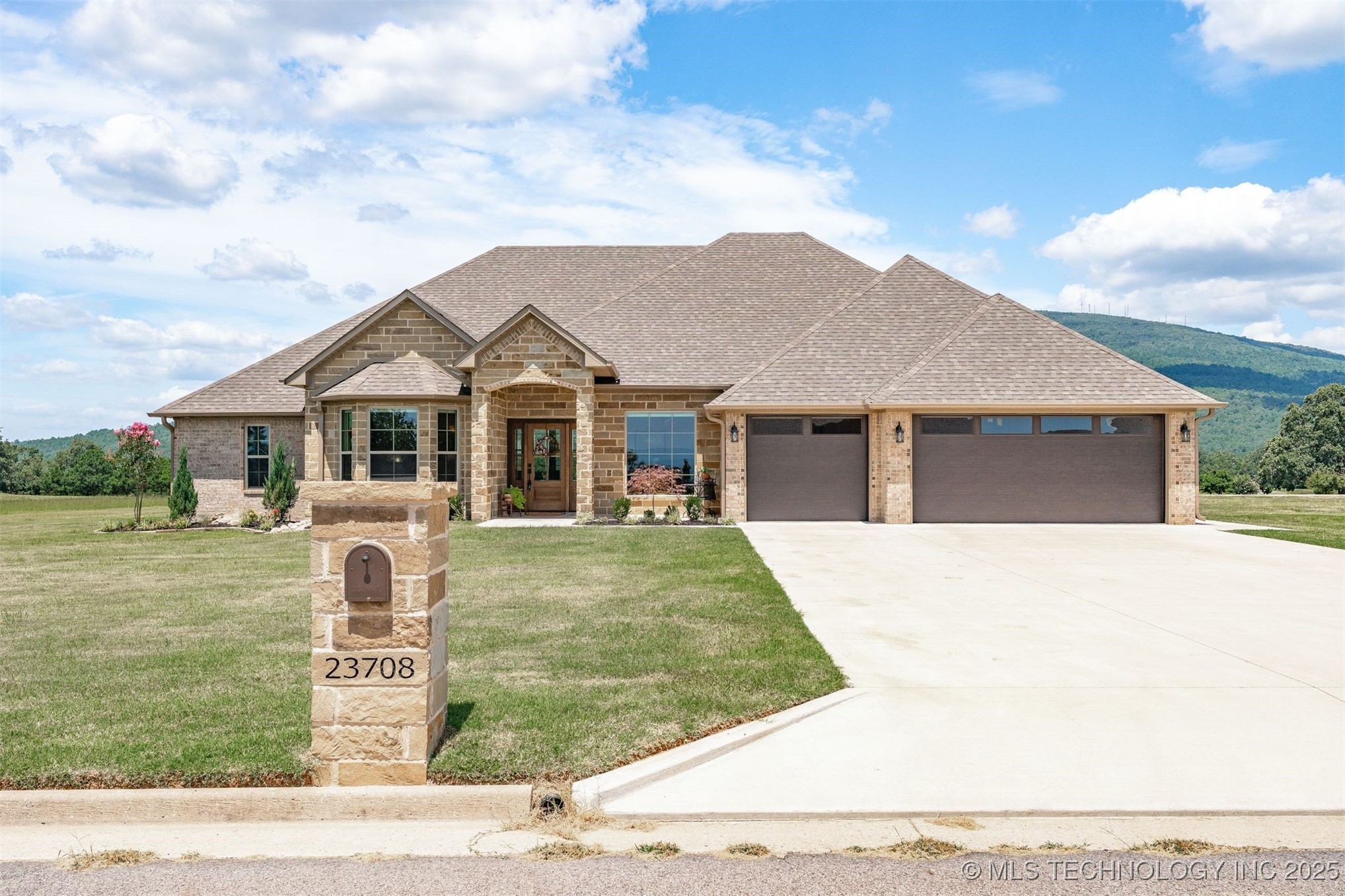 23708 Wolf Crest Way Property Photo 1