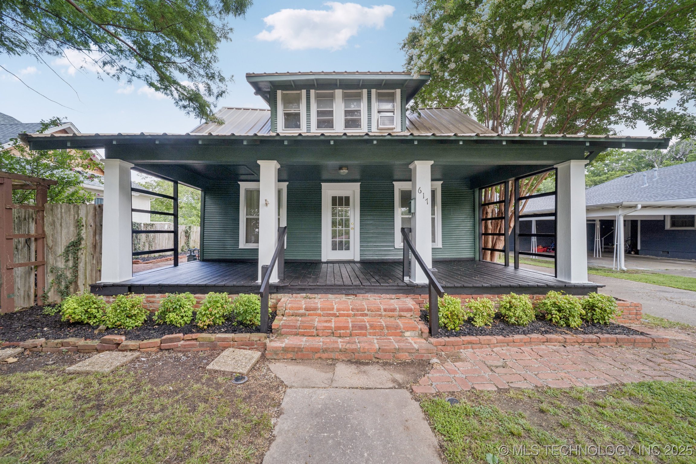 617 N Chickasaw Avenue Property Photo 1