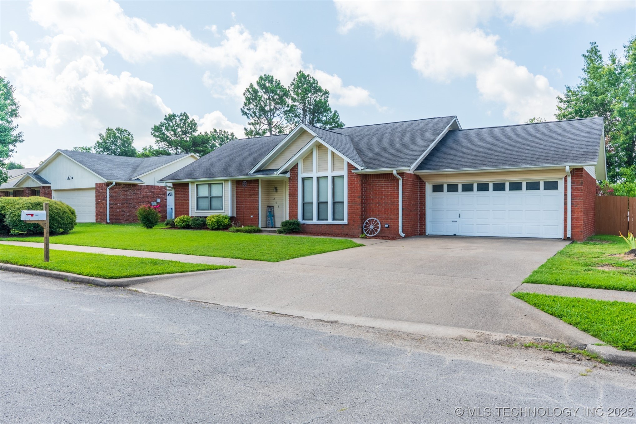 204 Magnolia Avenue Property Photo 1