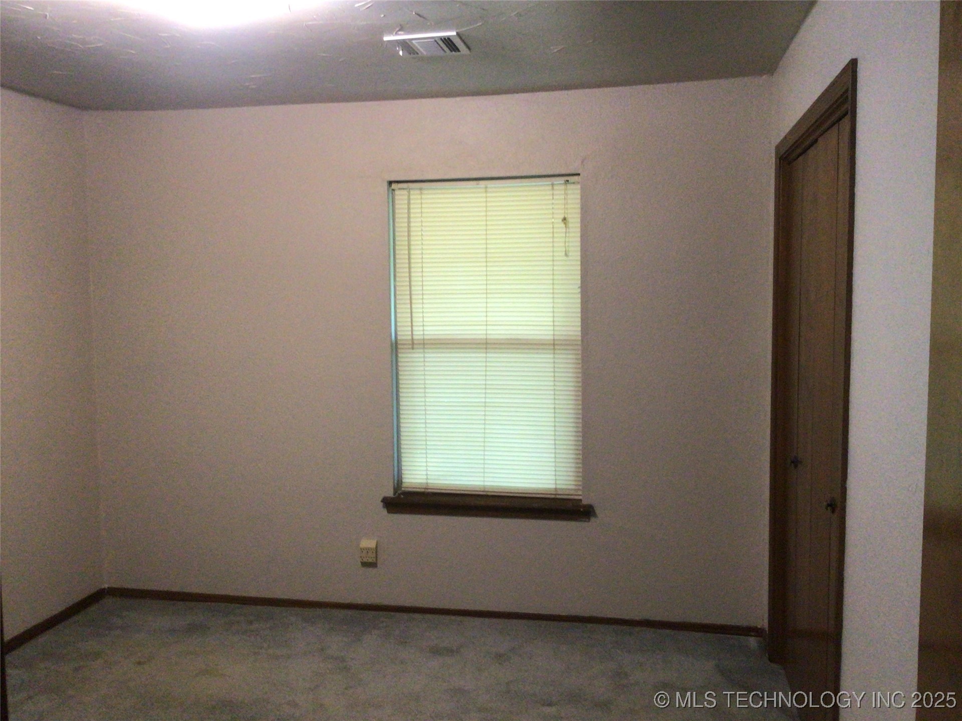 5555 W Highway 20 Property Photo 11