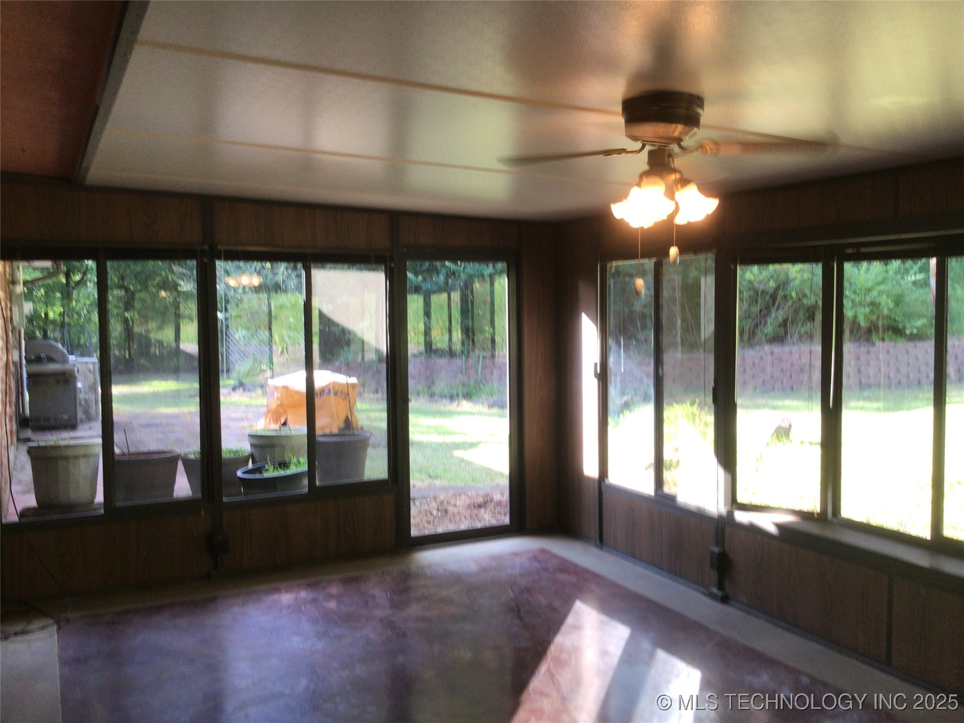 5555 W Highway 20 Property Photo 16