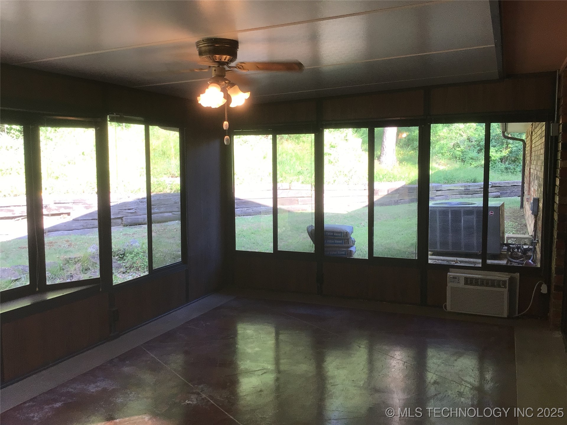 5555 W Highway 20 Property Photo 17