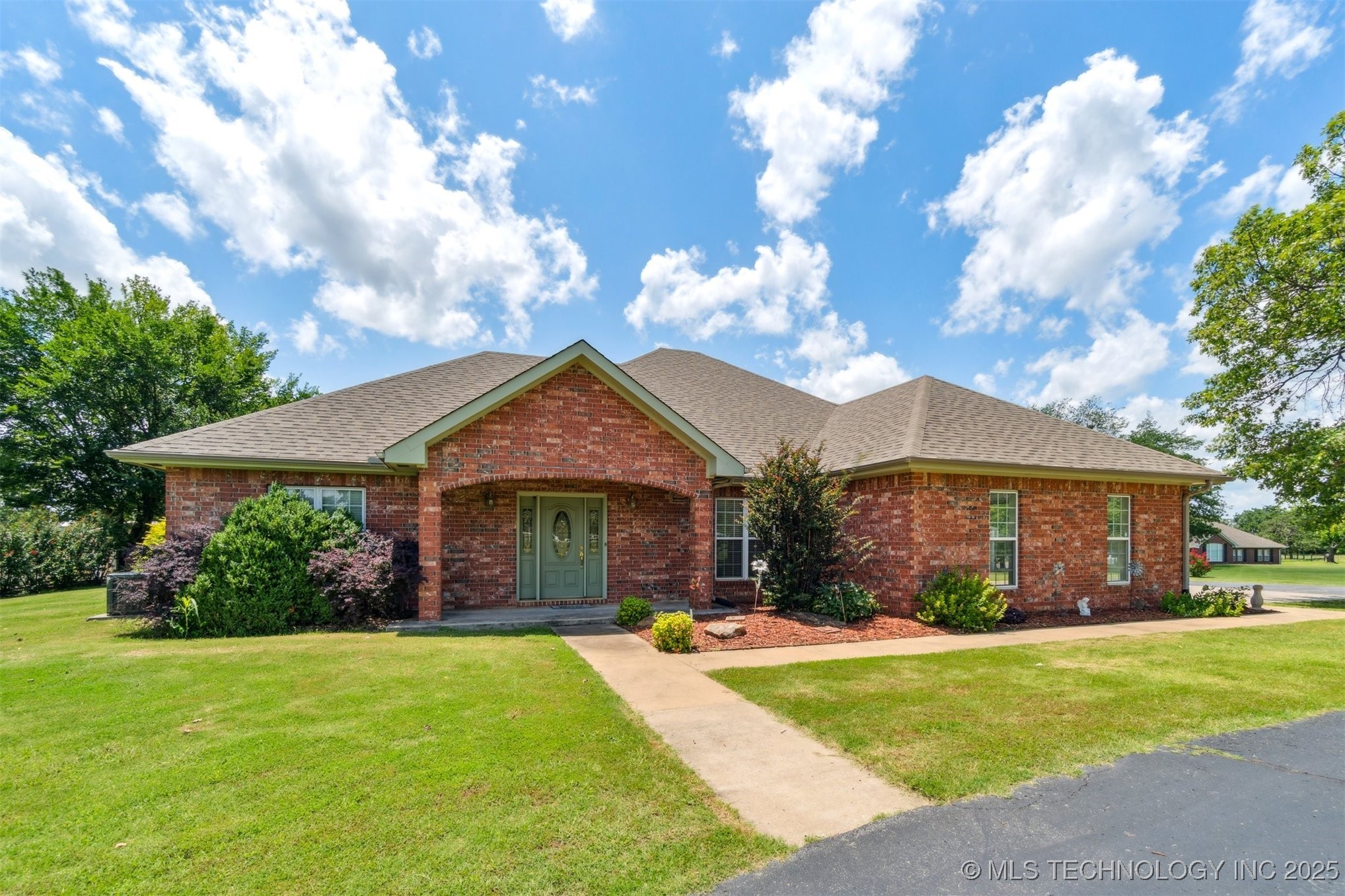 1701 N Skinner Avenue Property Photo 1