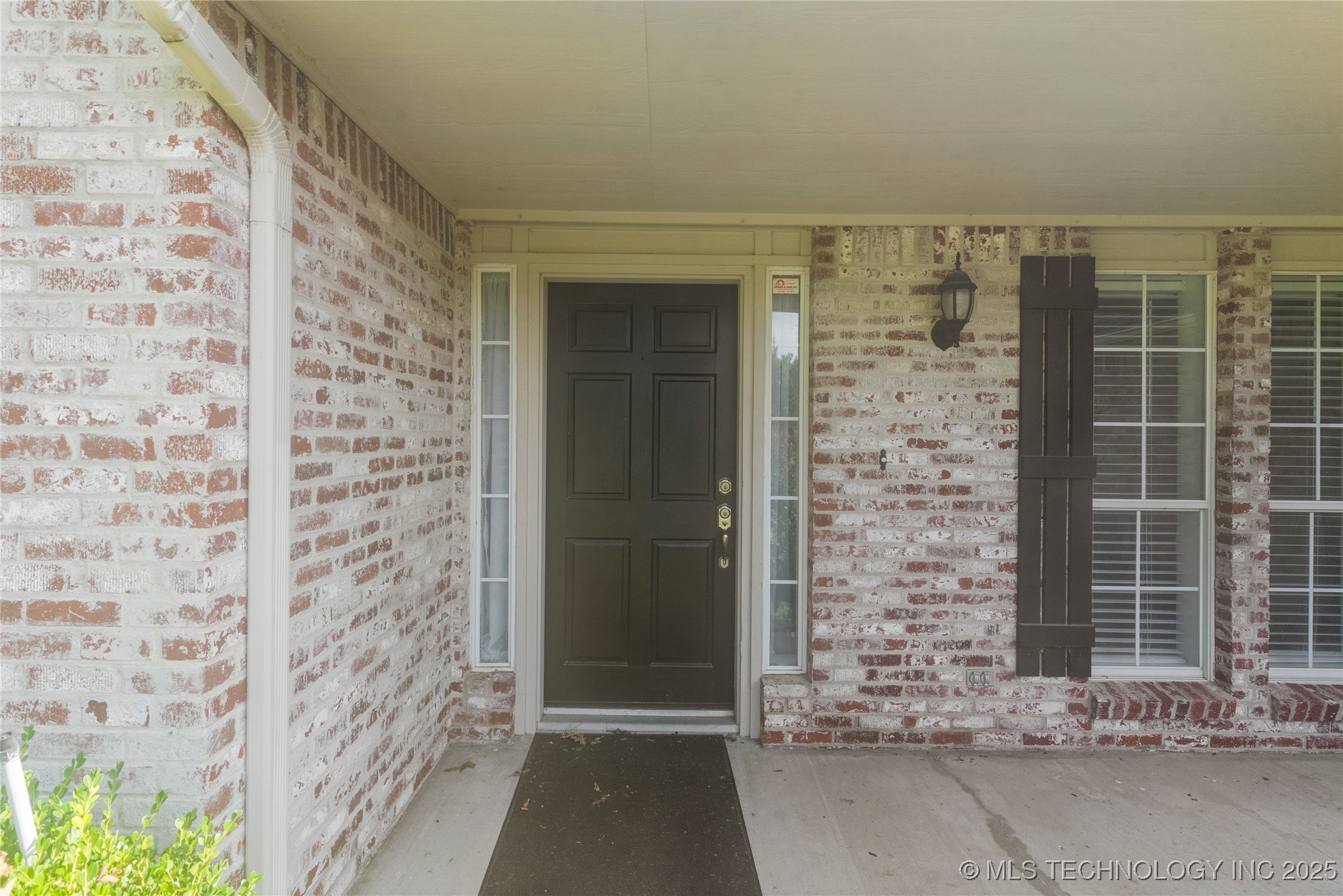 6723 E 97th Street Property Photo 2