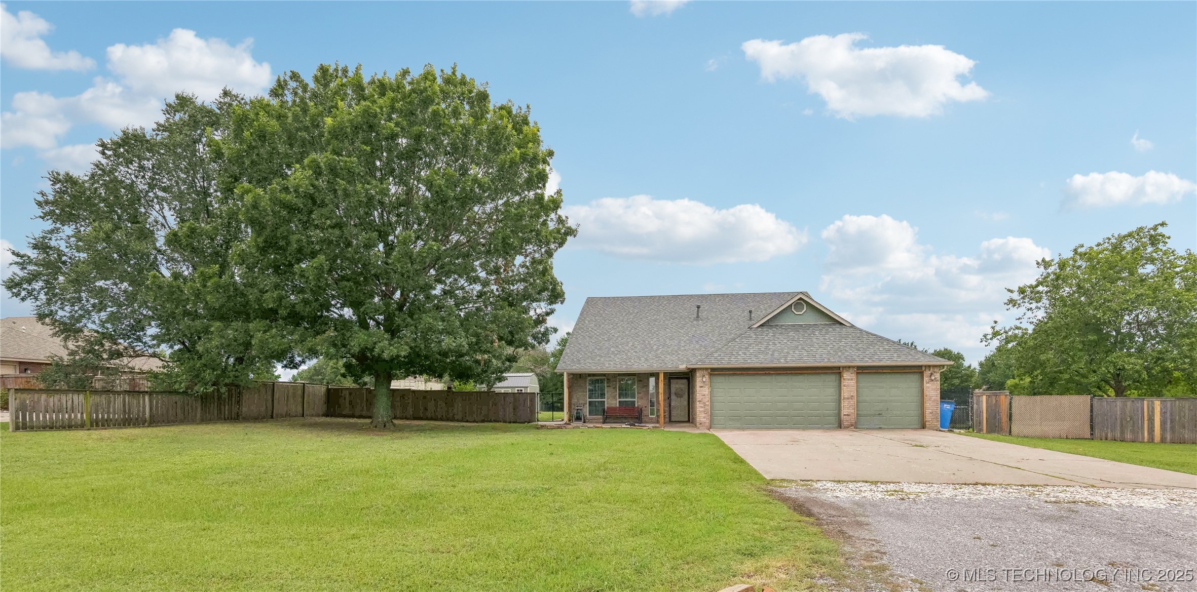 11784 N 154th Avenue Property Photo 1