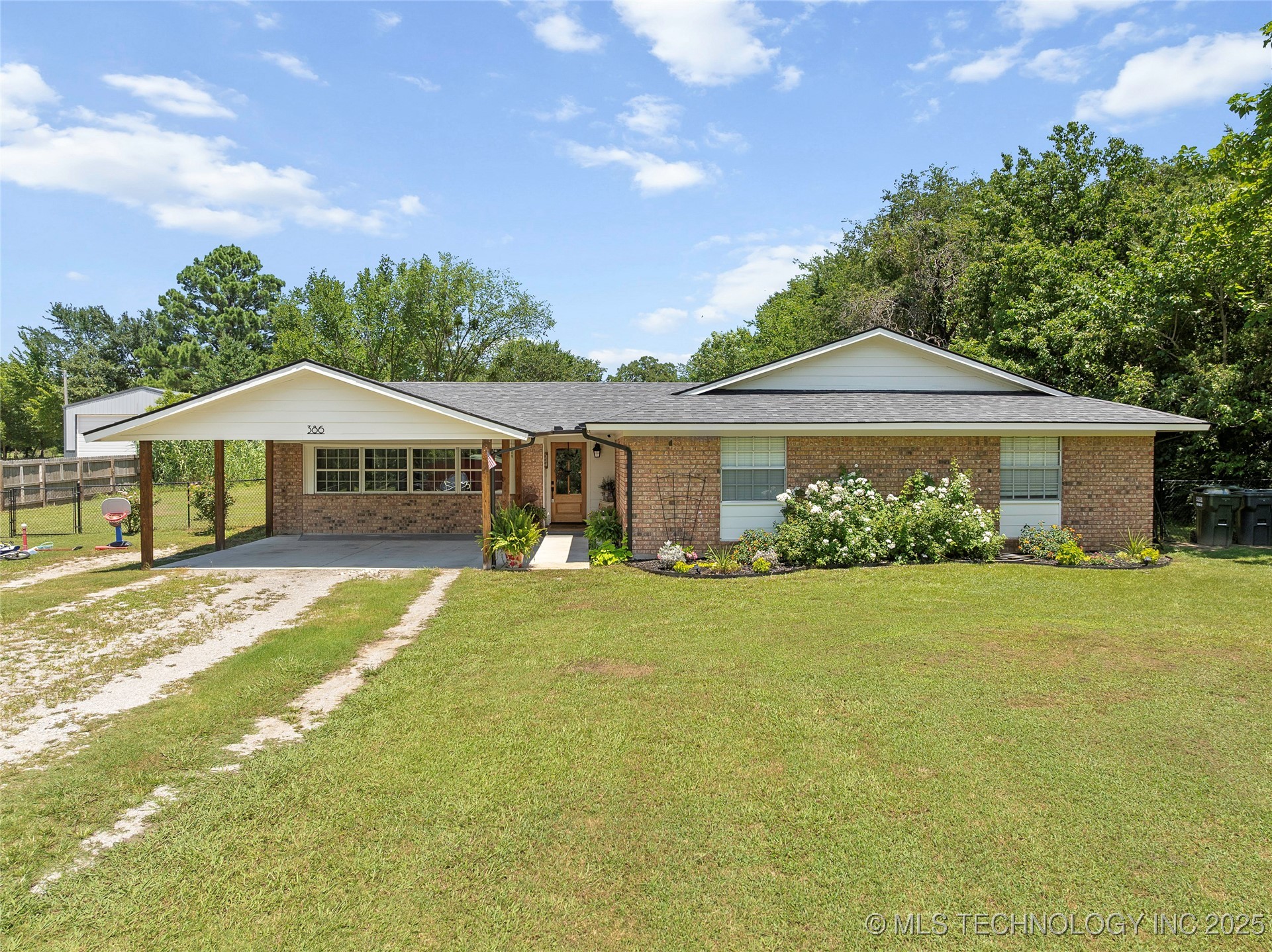 386 Sycamore Property Photo 1