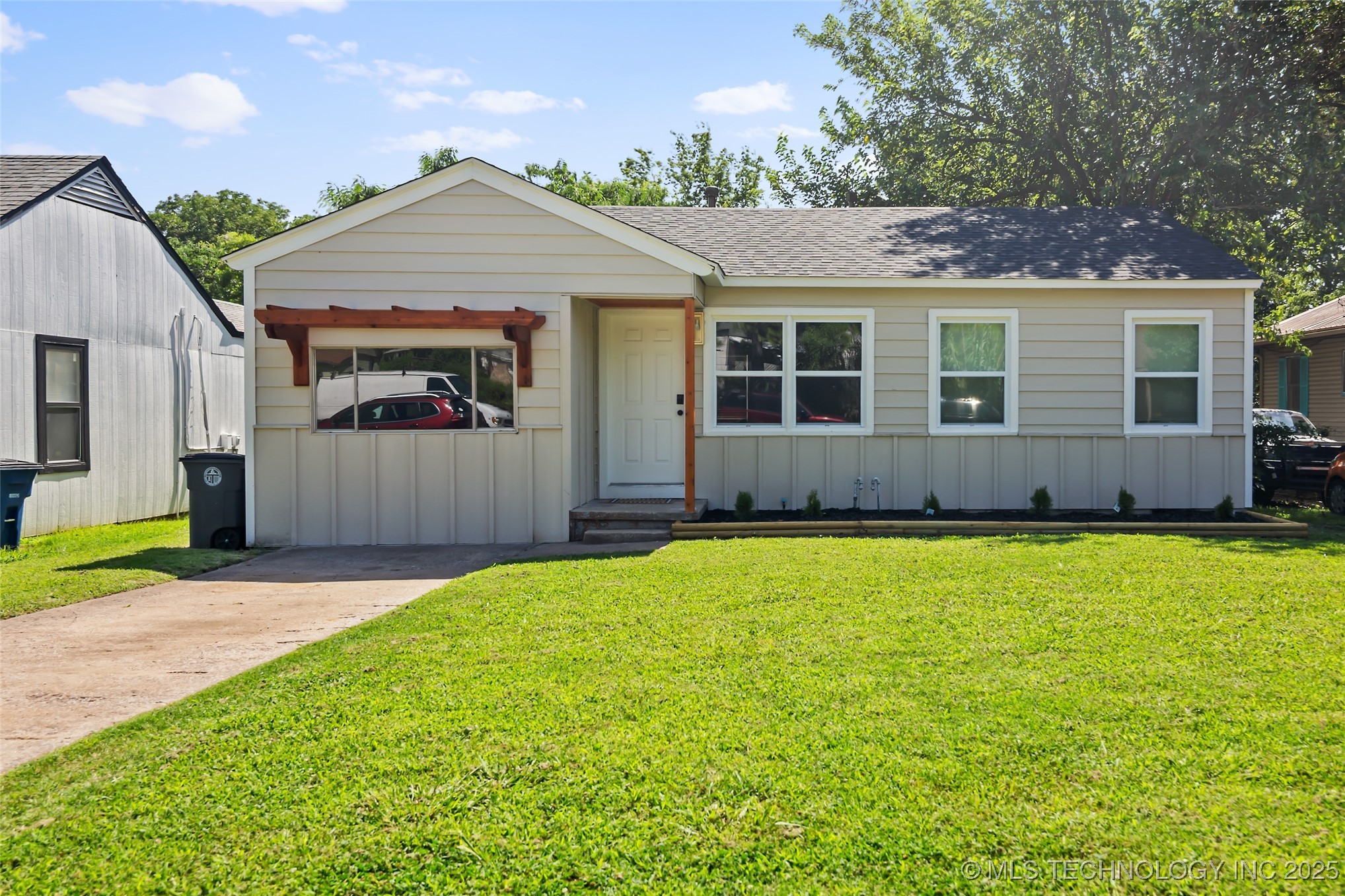 227 S Toledo Avenue Property Photo 1