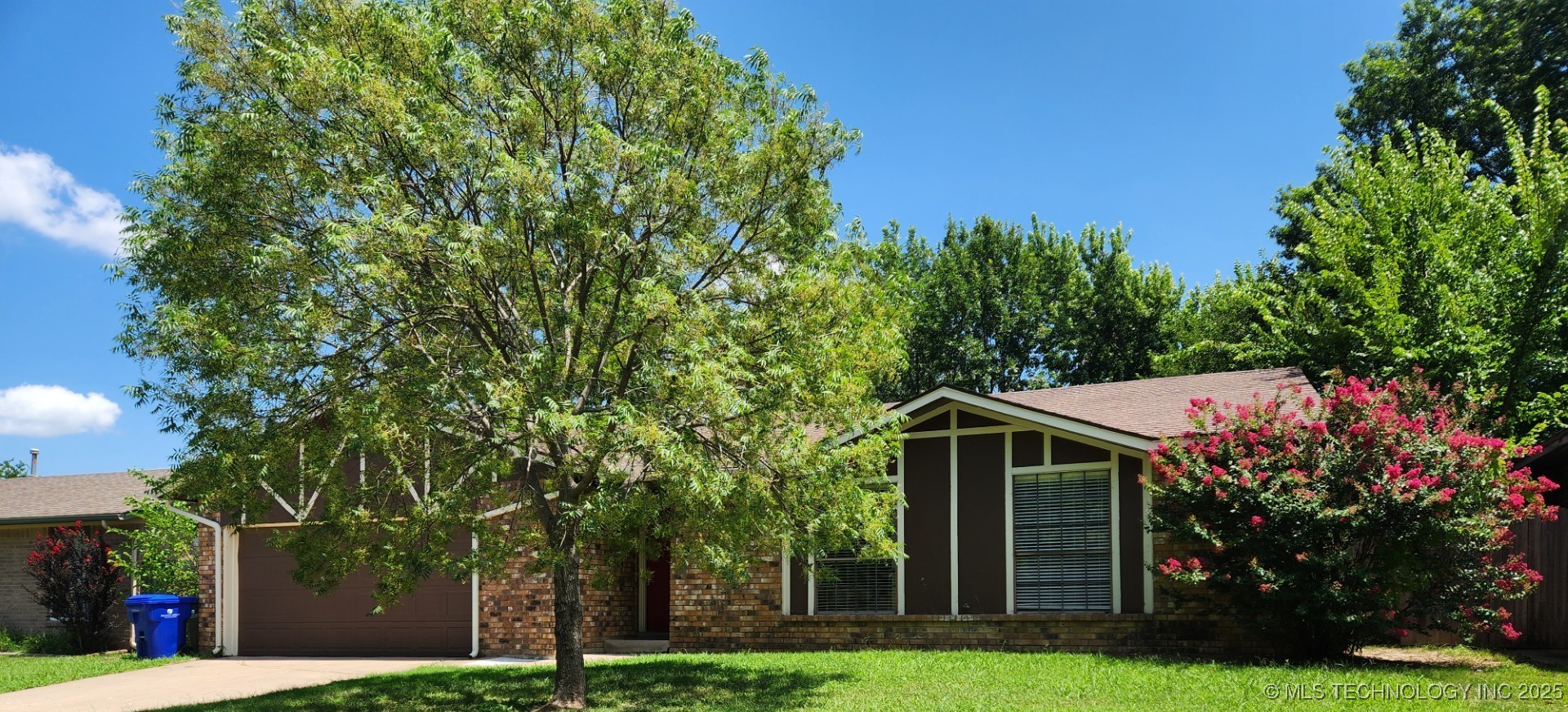 1669 S Pine Avenue W Property Photo 1