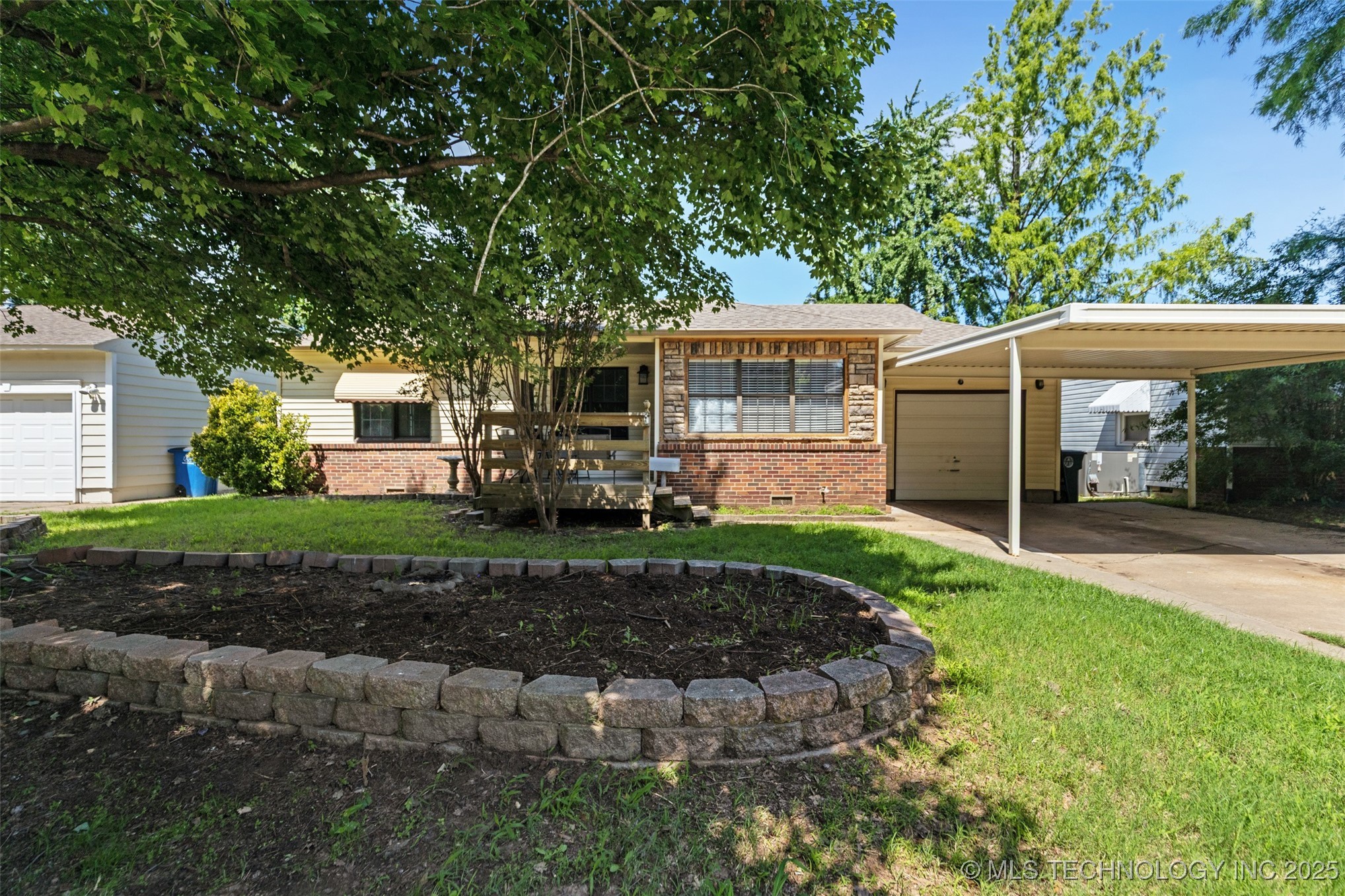 4944 S Quincy Avenue Property Photo 1
