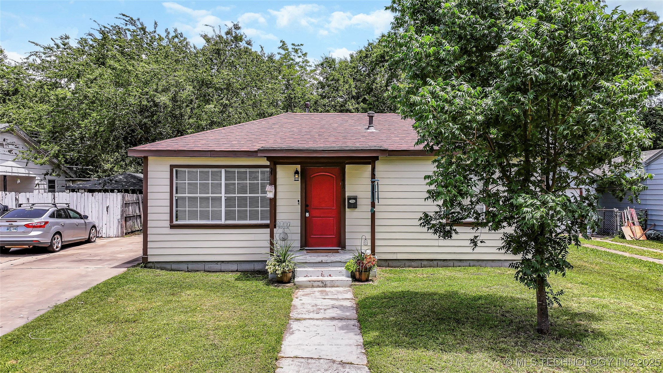 1412 Healdton Boulevard Property Photo 1