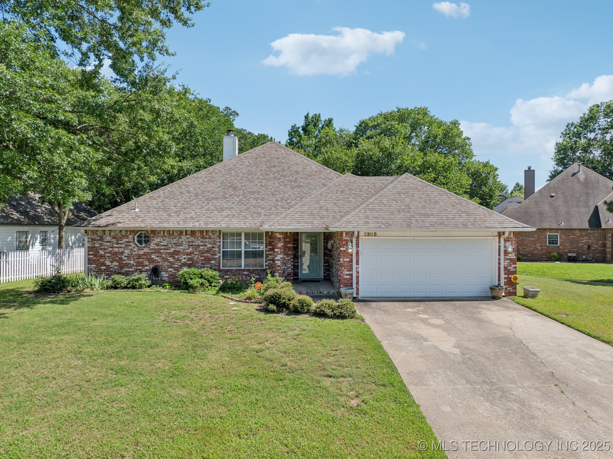 2305 W Twin Oaks Street Property Photo