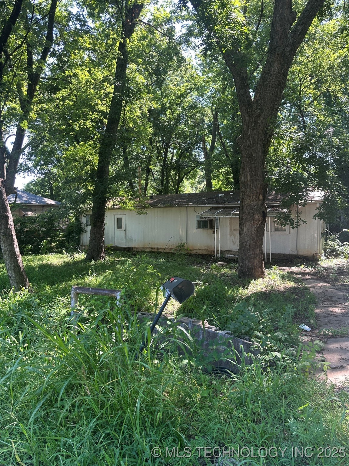 205 N Vine Avenue Property Photo 1