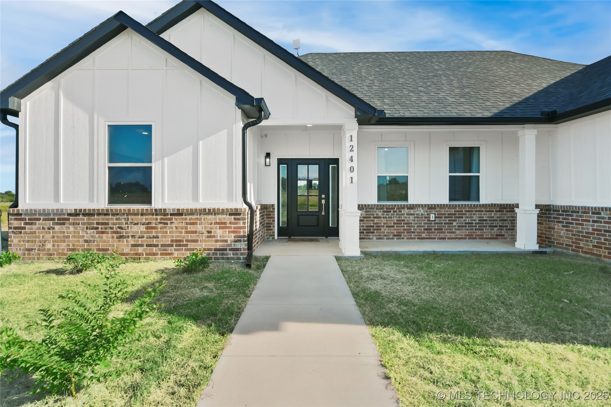 12401 Post Oak Circle Property Photo 1