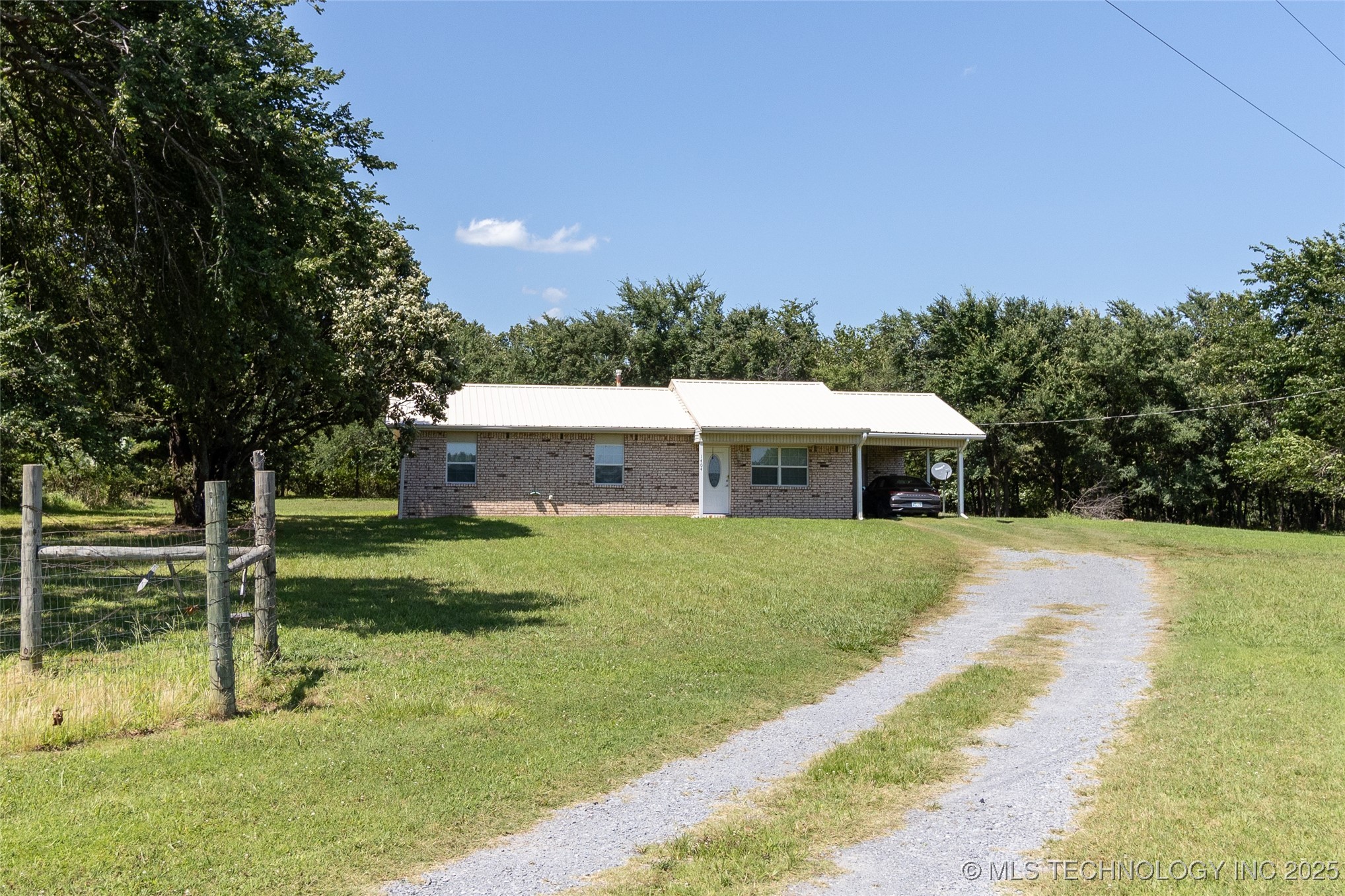1404 Compelube Road Property Photo 2