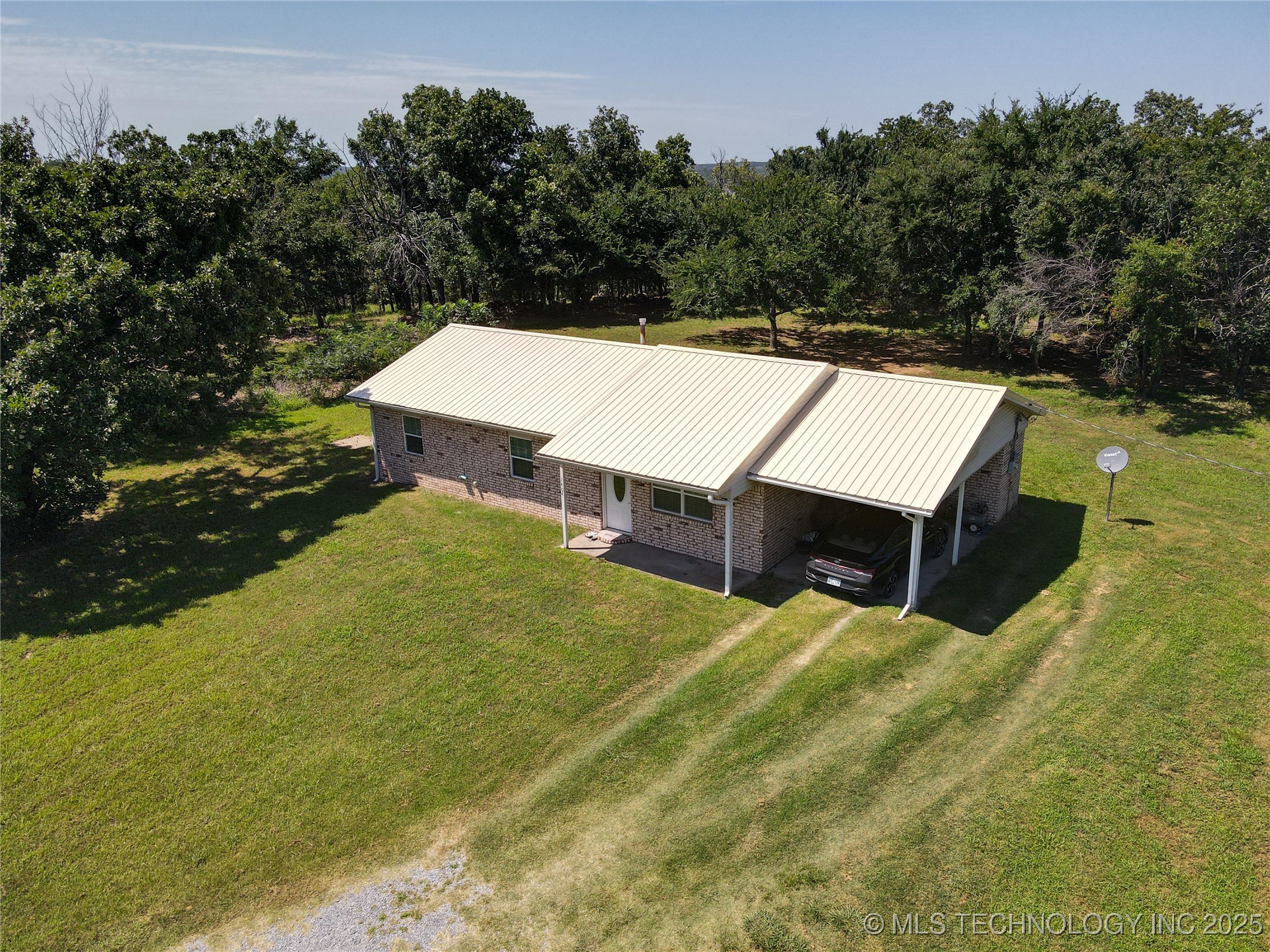 1404 Compelube Road Property Photo 4