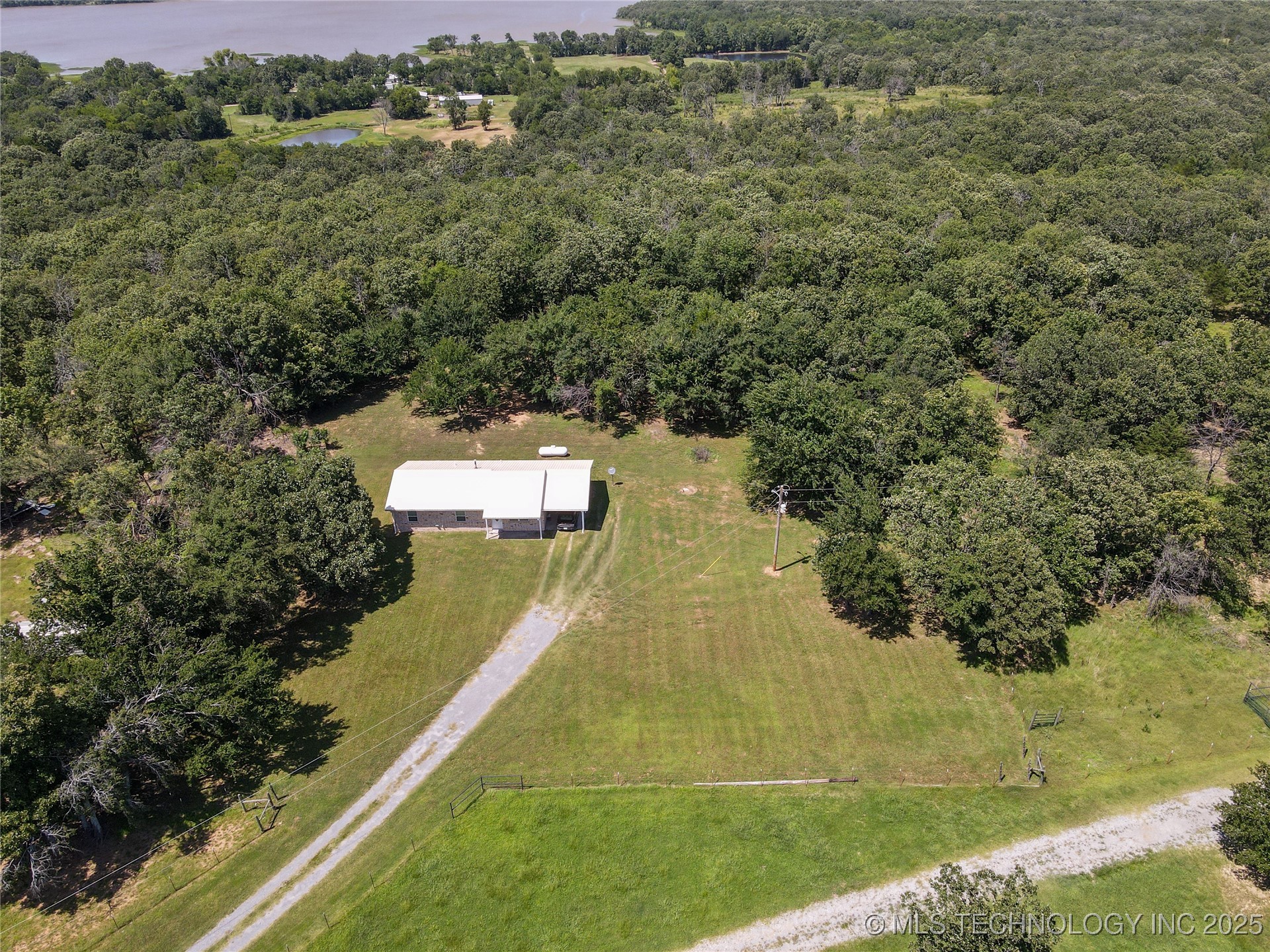 1404 Compelube Road Property Photo 5