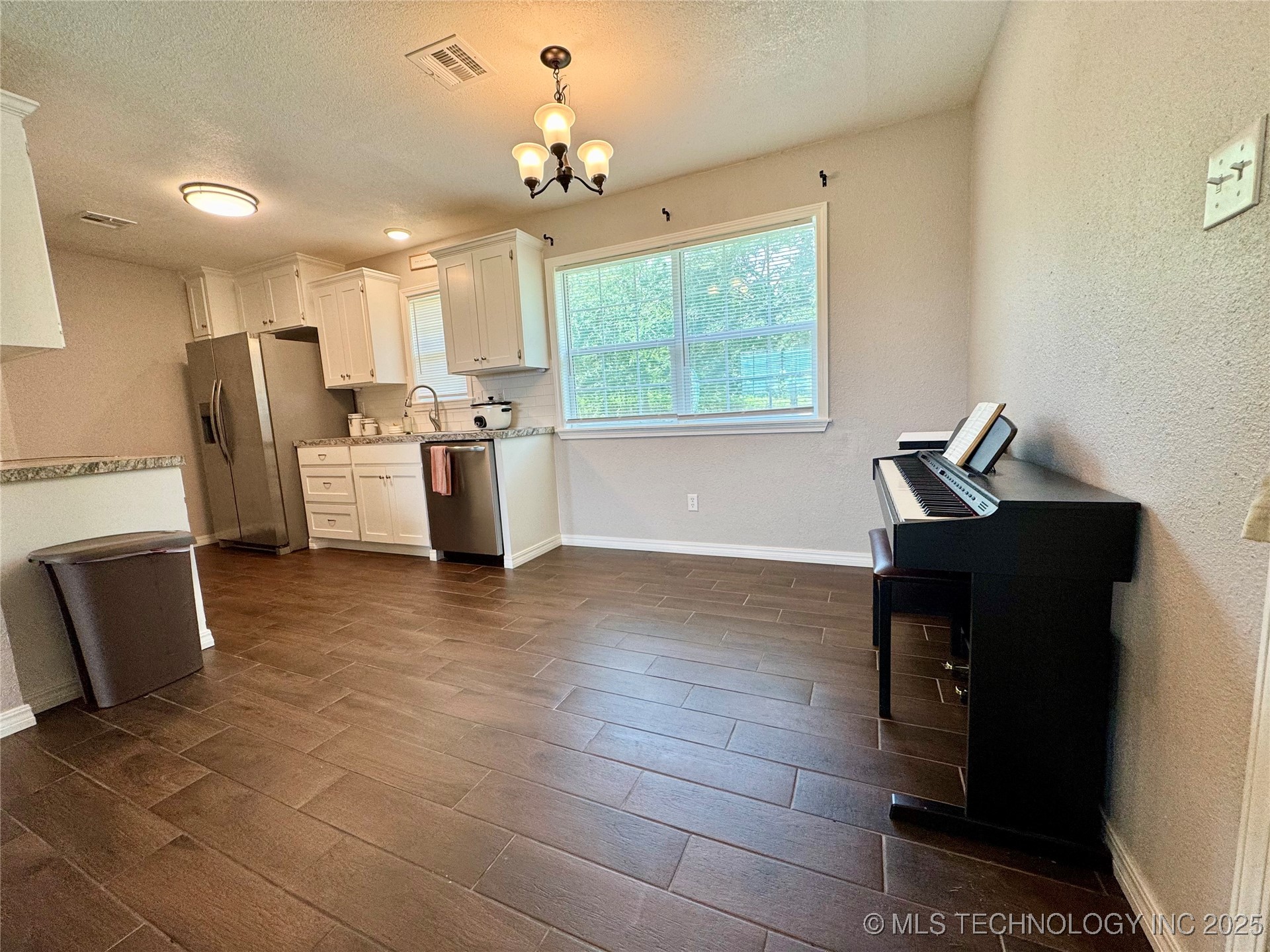 1404 Compelube Road Property Photo 8