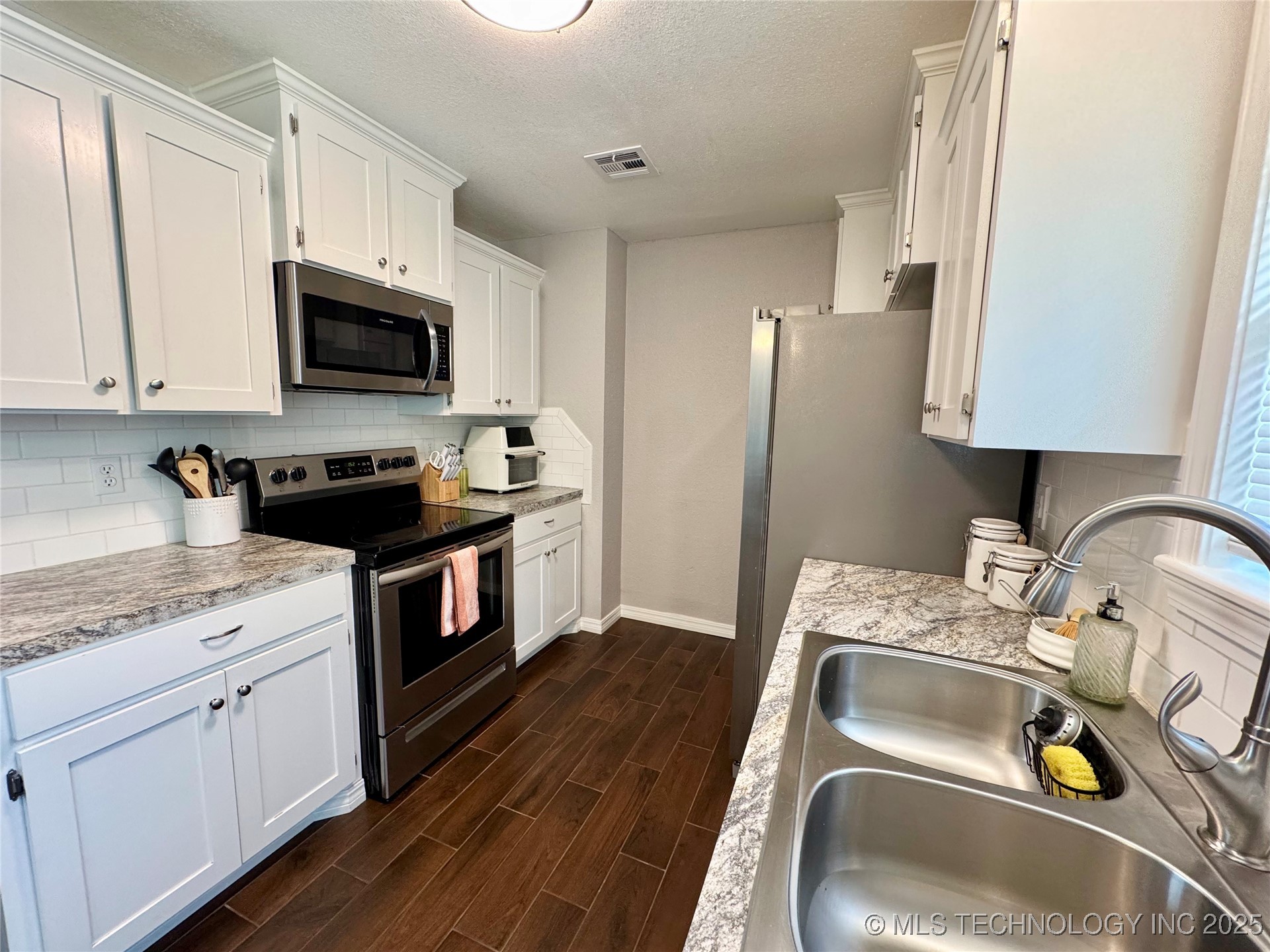 1404 Compelube Road Property Photo 10