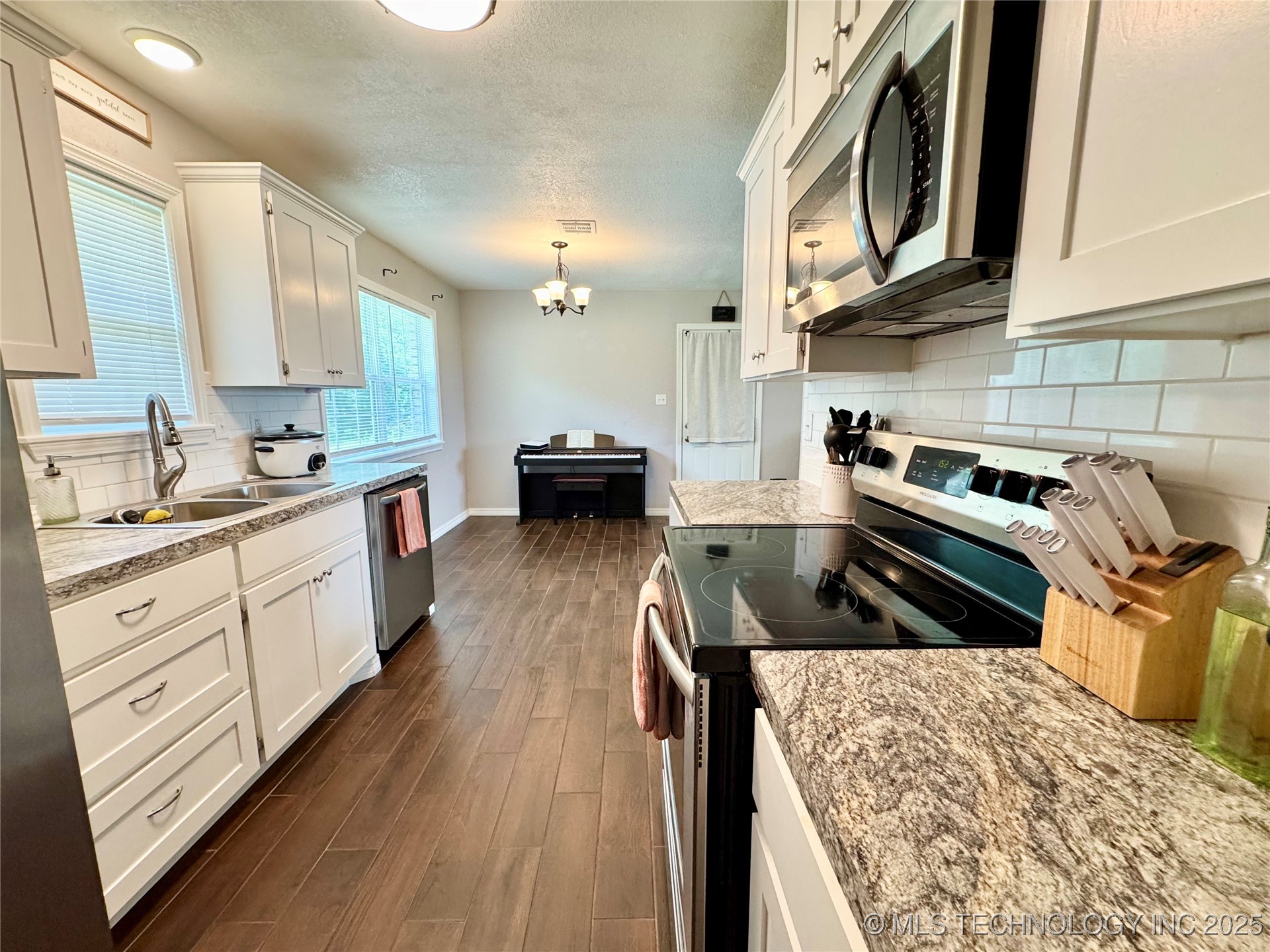 1404 Compelube Road Property Photo 11