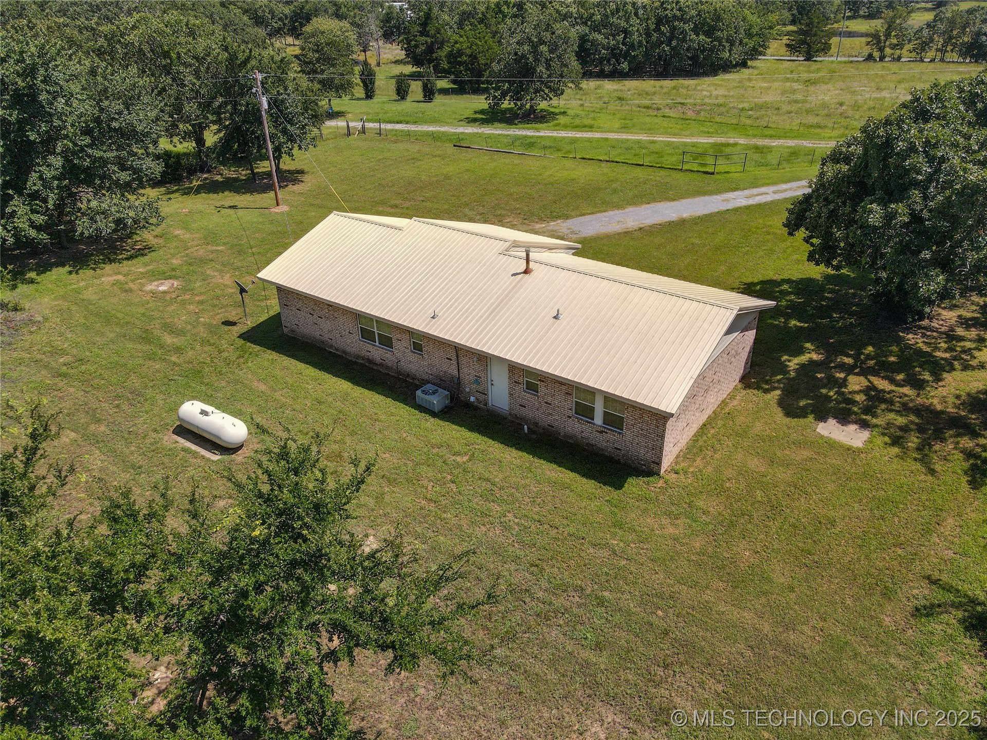 1404 Compelube Road Property Photo 24