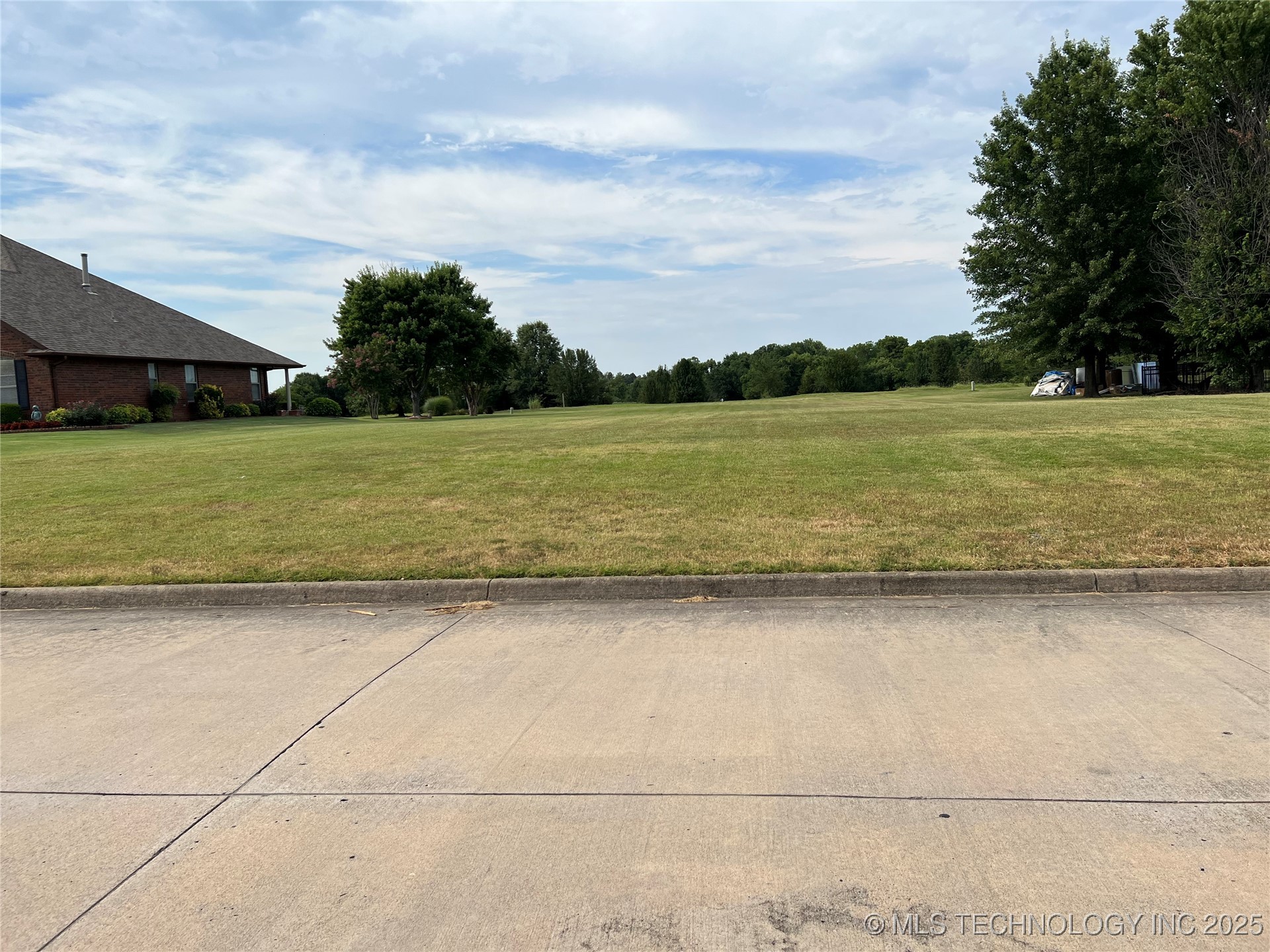 000 Eagle Crest Drive E Property Photo 1