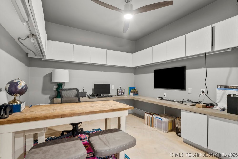 221 S Nogales Avenue Property Photo 15