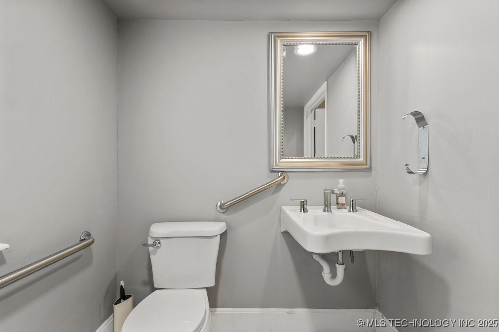 221 S Nogales Avenue Property Photo 23